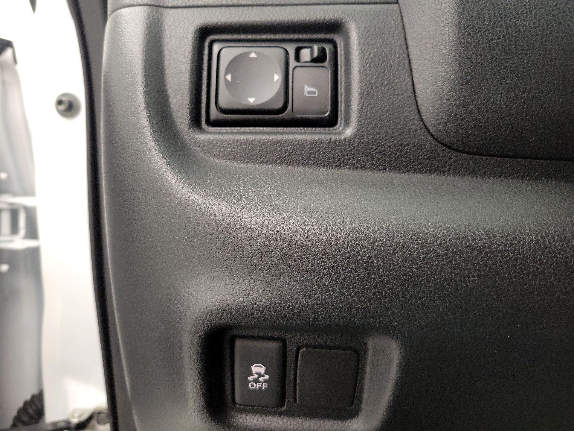 Thumbnail: 2016 Nissan Versa Note - 13