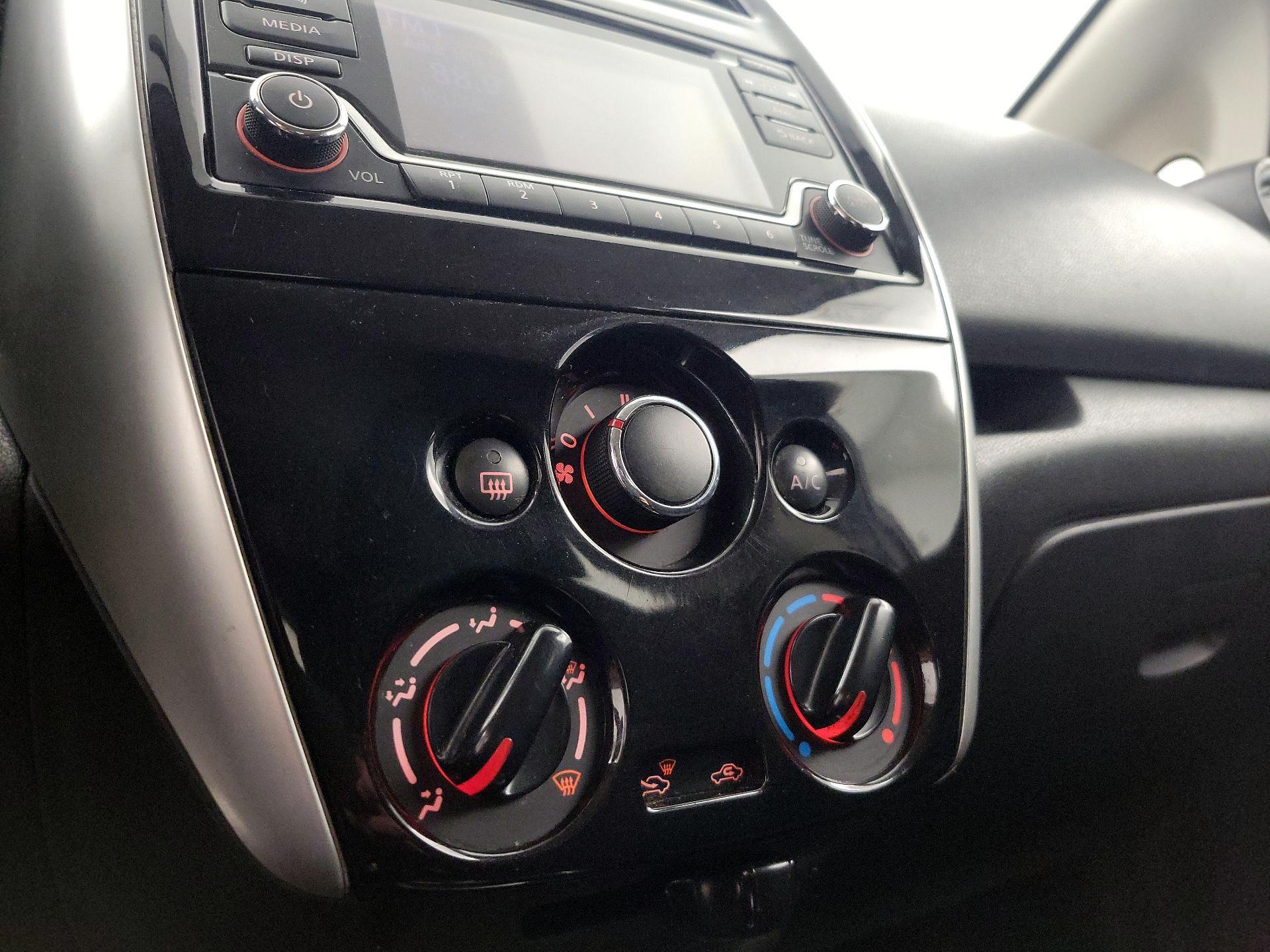 Thumbnail: 2016 Nissan Versa Note - 16