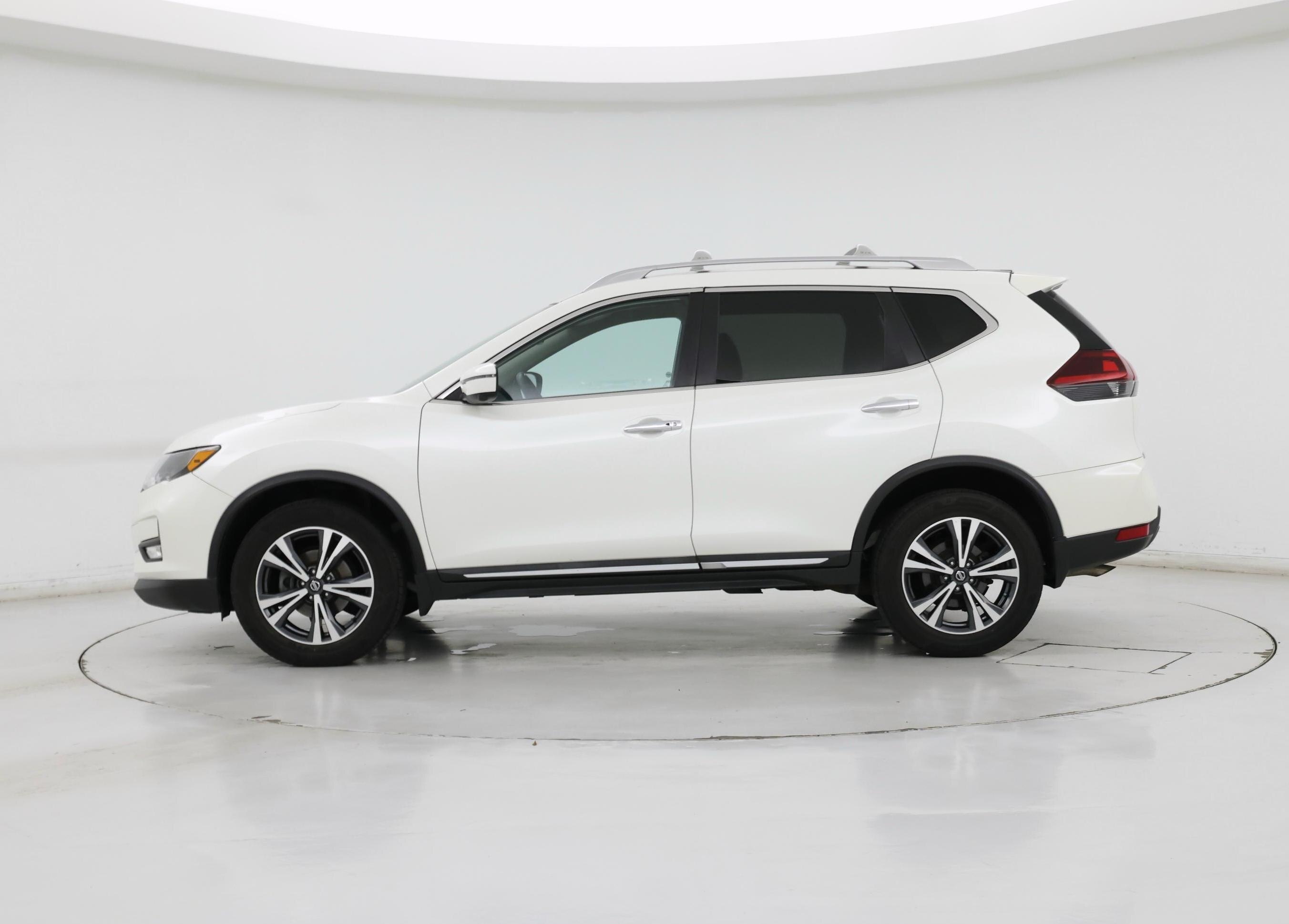 Thumbnail: 2018 Nissan Rogue - 3