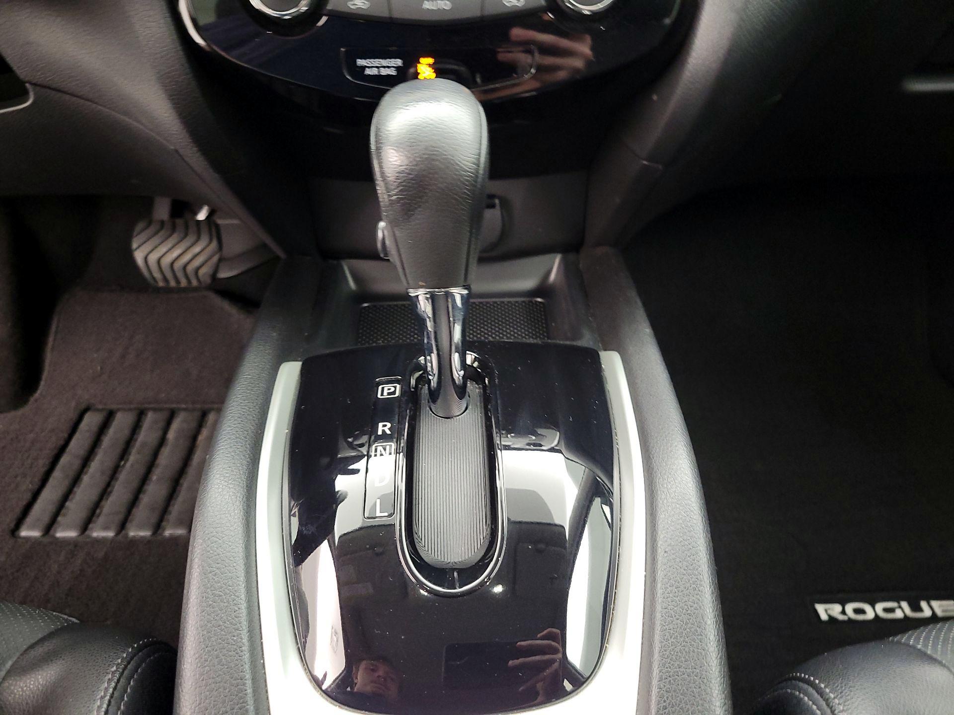 Thumbnail: 2016 Nissan Rogue - 18