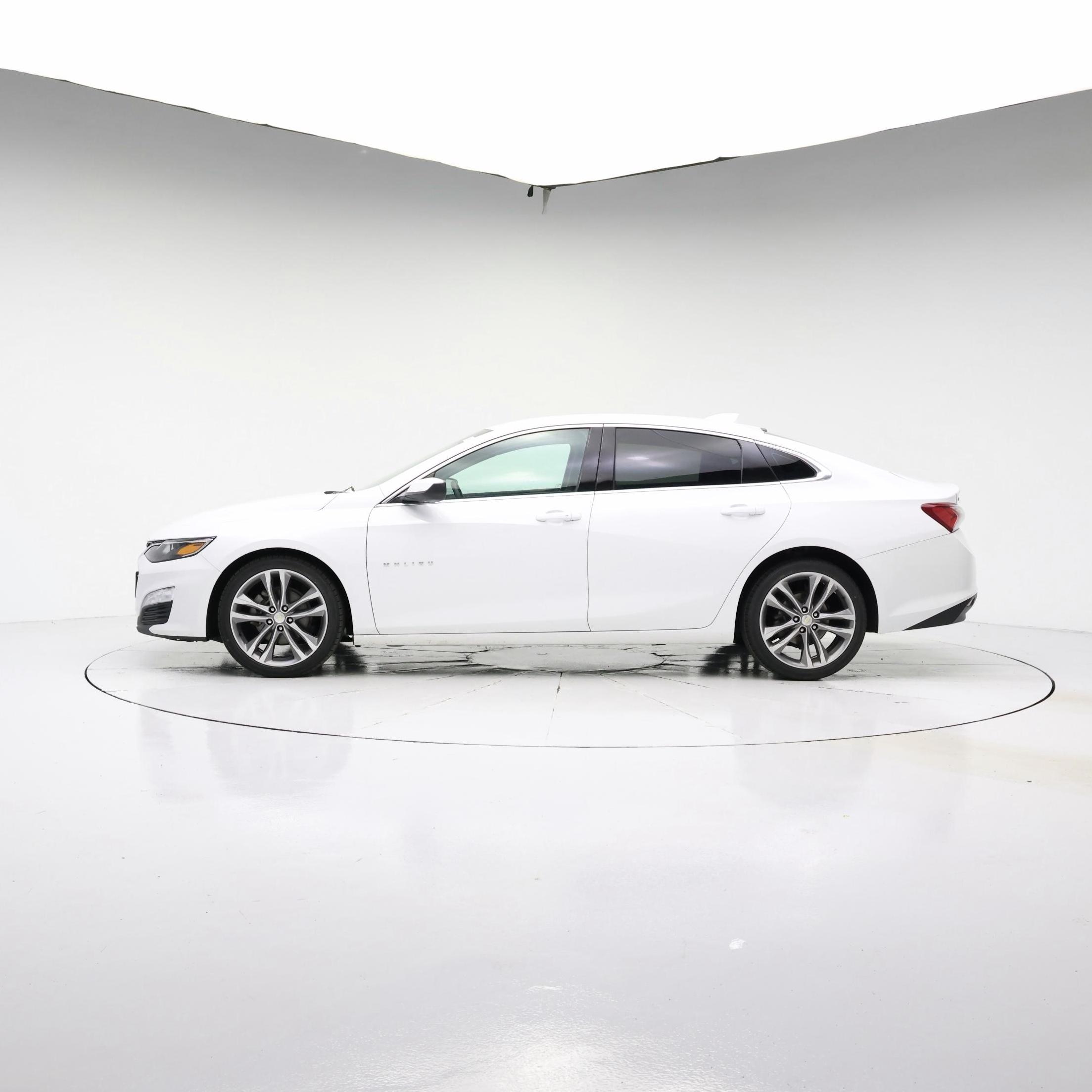 Thumbnail: 2021 Chevrolet Malibu - 3