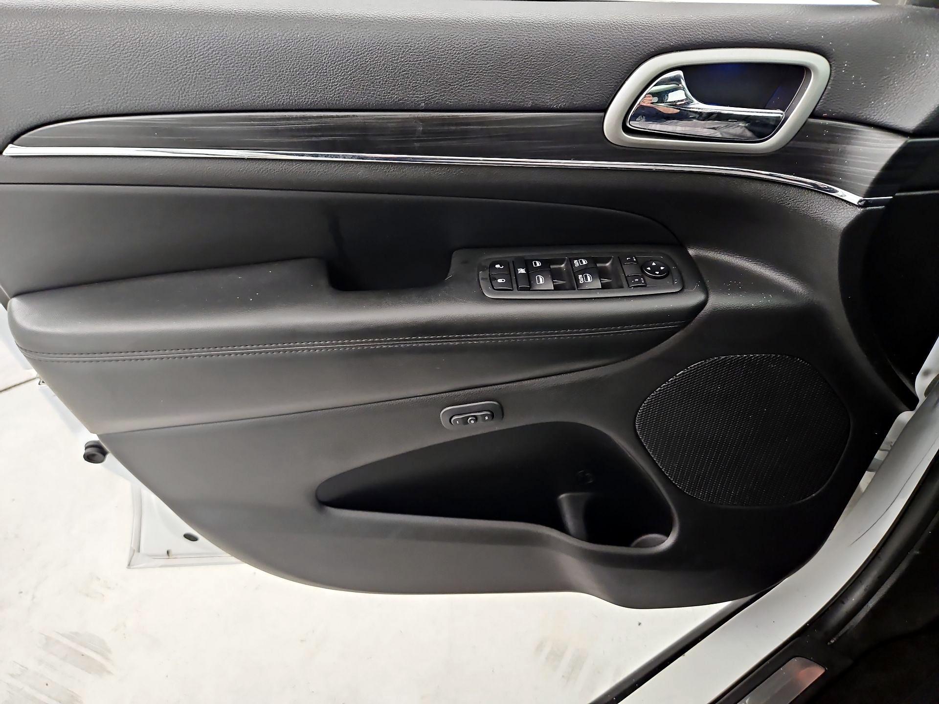 Thumbnail: 2019 Jeep Grand Cherokee - 12