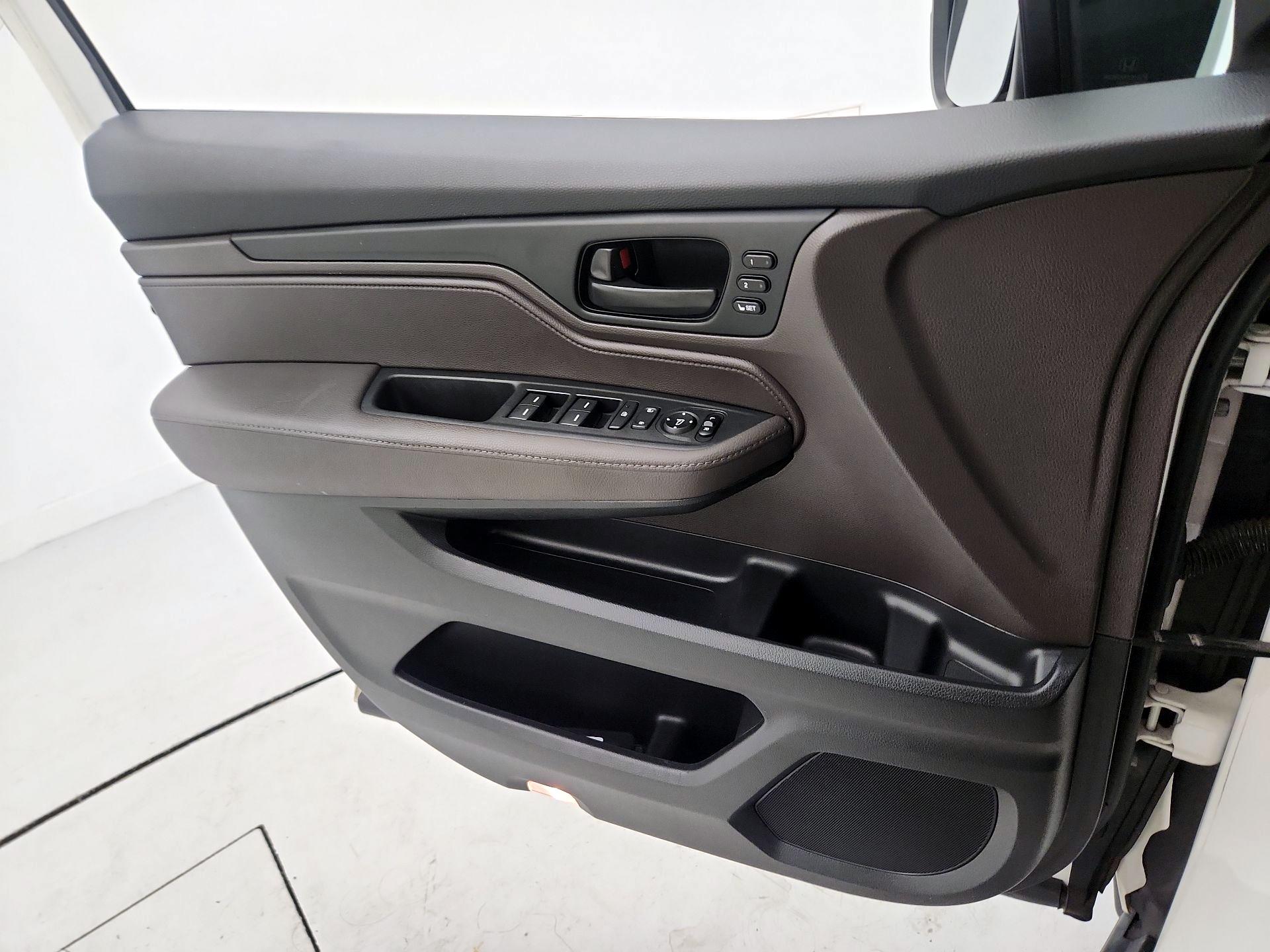 Thumbnail: 2019 Honda Odyssey - 12