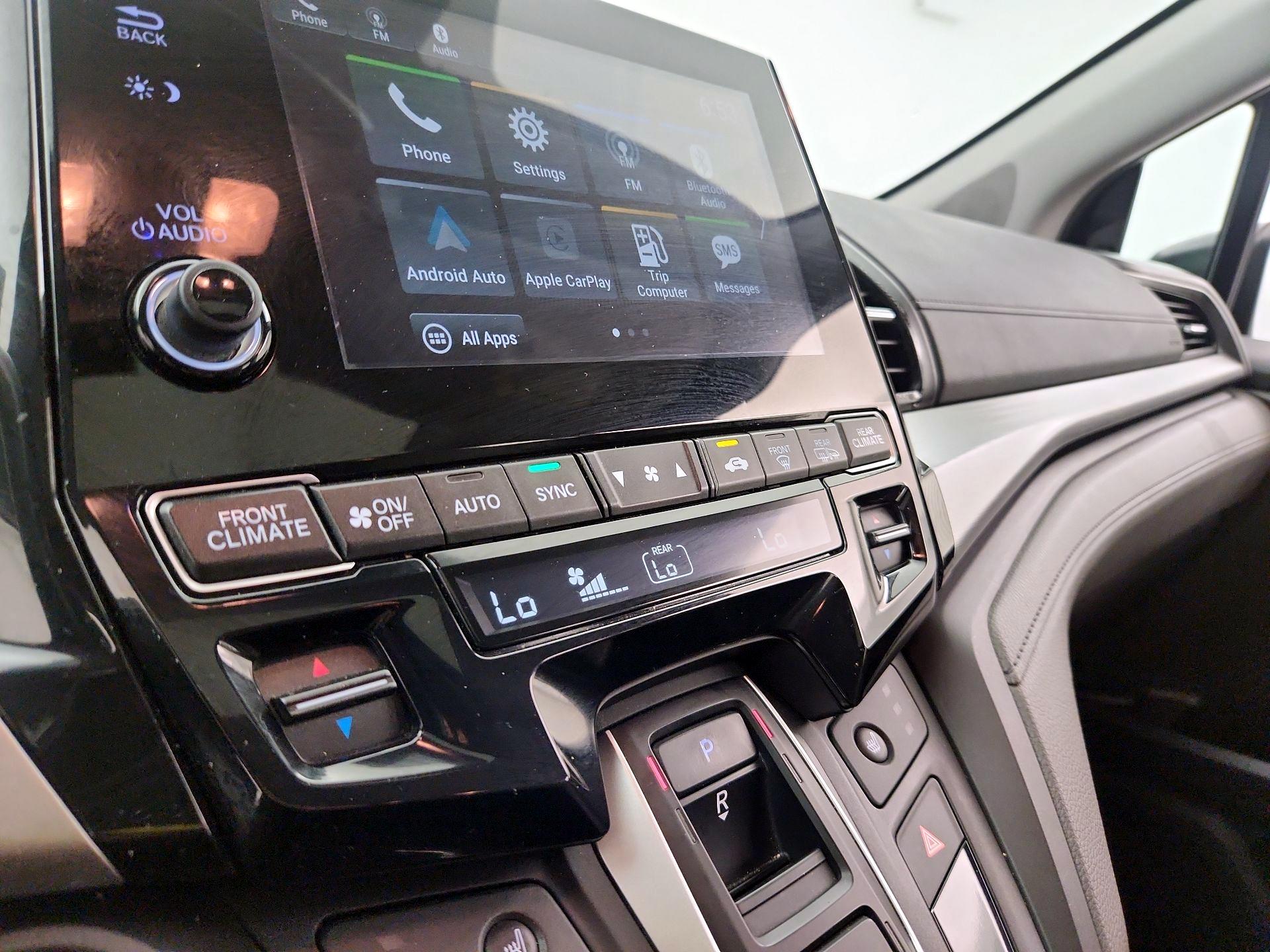 Thumbnail: 2019 Honda Odyssey - 16