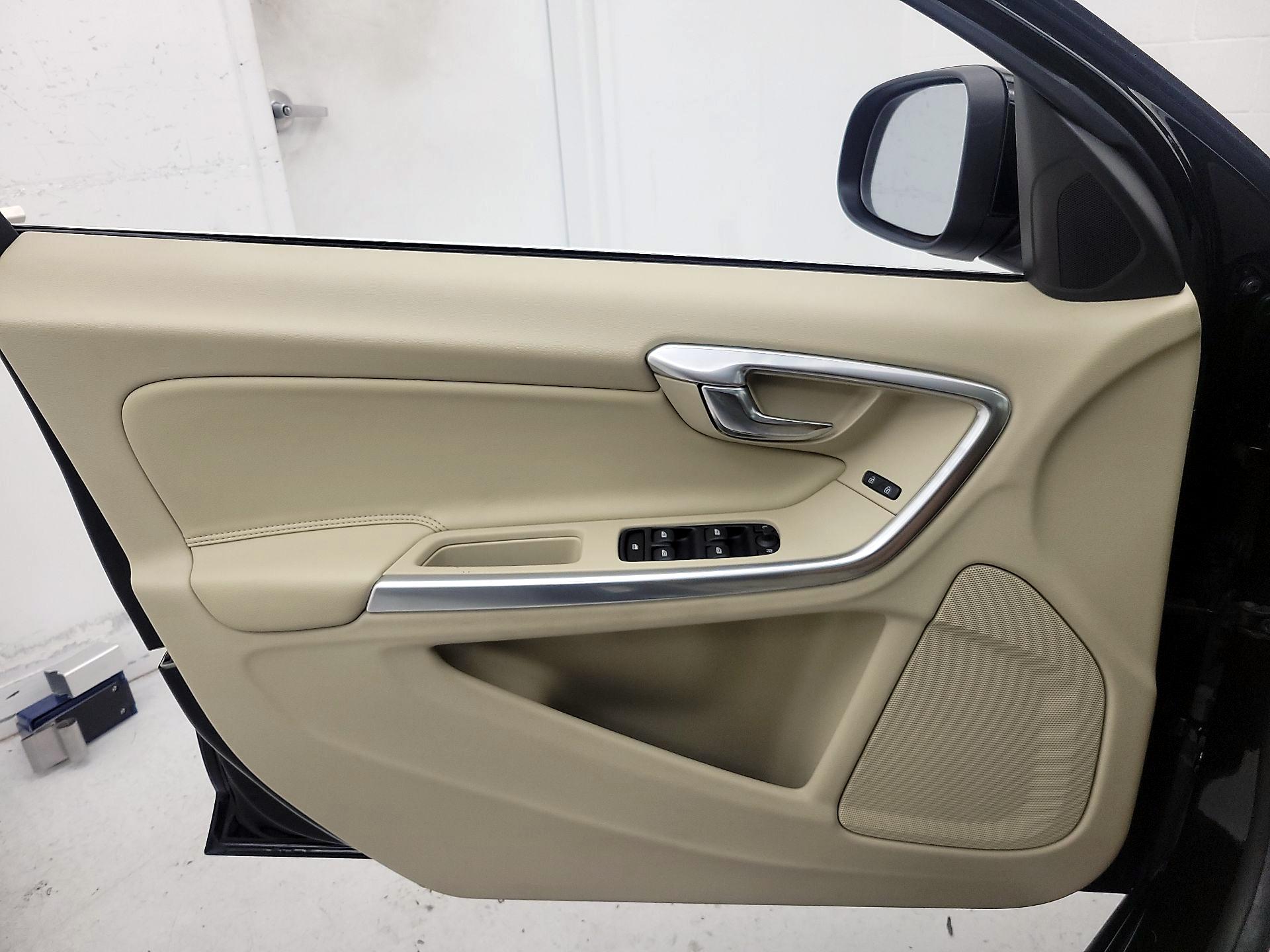 Thumbnail: 2015 Volvo S60 - 12