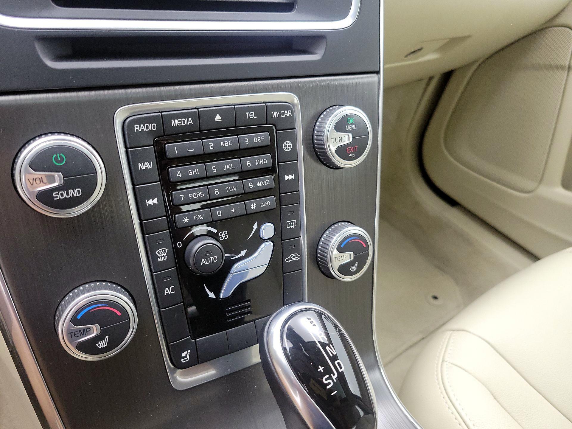 Thumbnail: 2015 Volvo S60 - 15