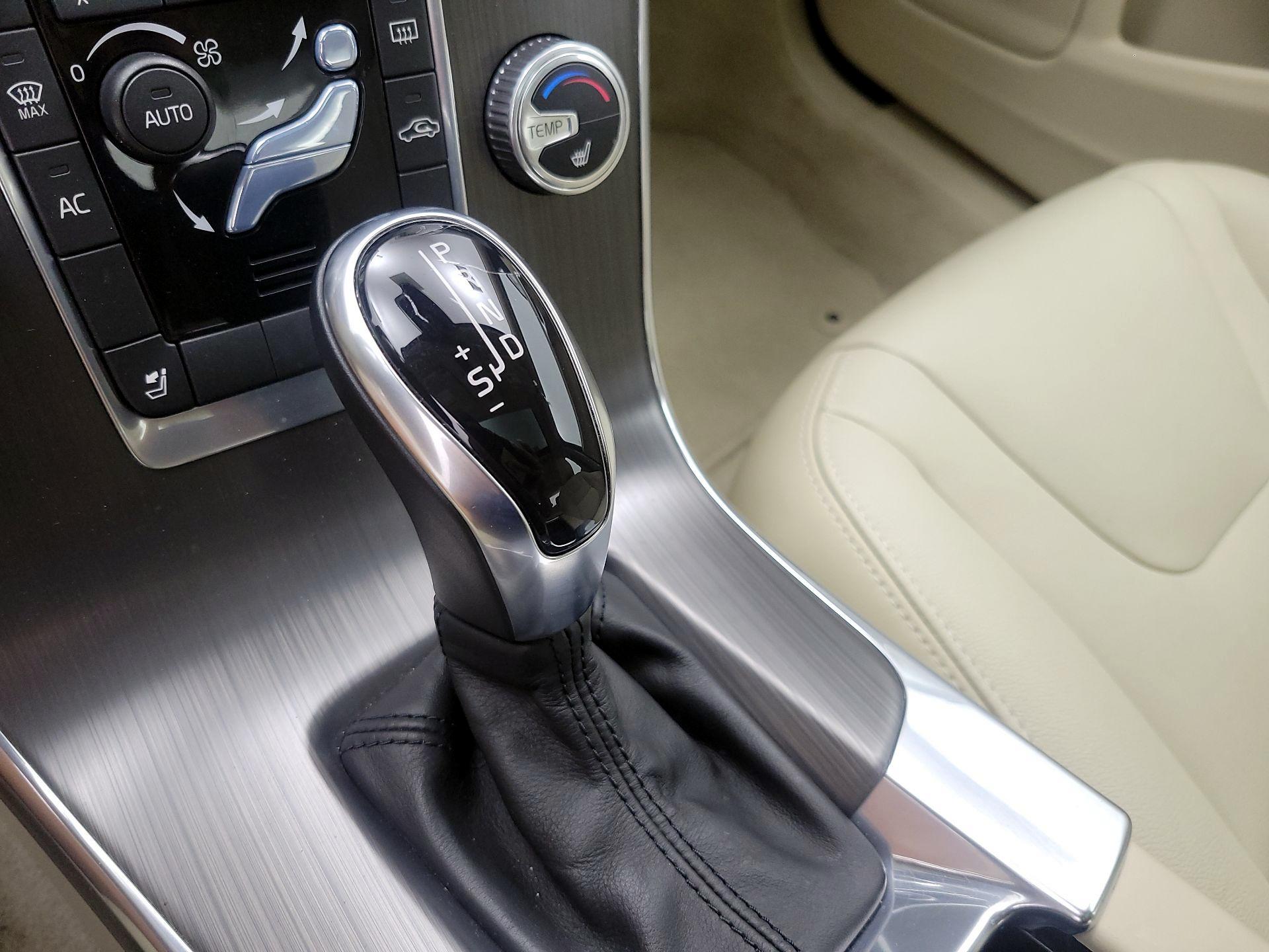 Thumbnail: 2015 Volvo S60 - 16