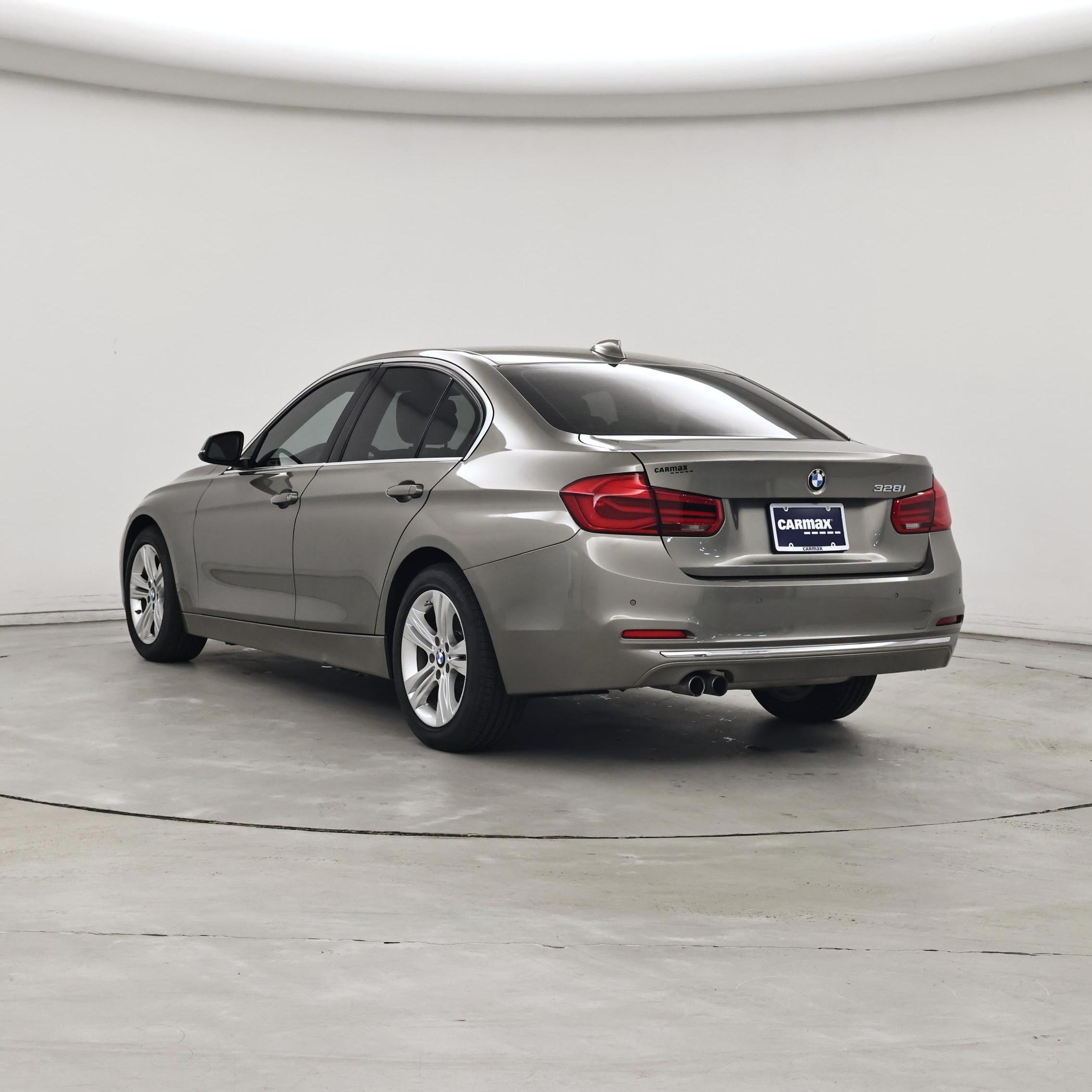 Thumbnail: 2016 BMW 3 Series - 2