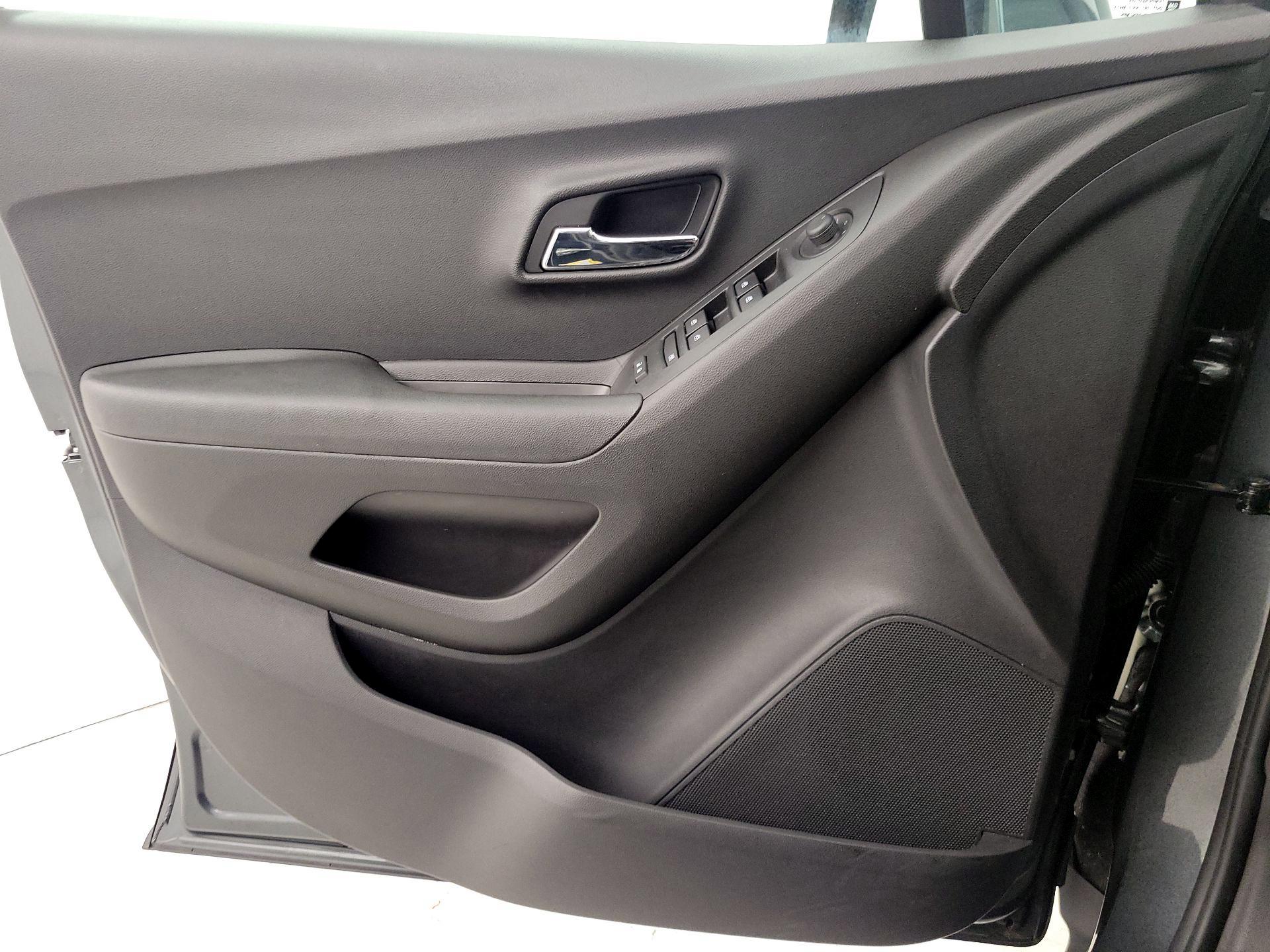 Thumbnail: 2019 Chevrolet Trax - 12