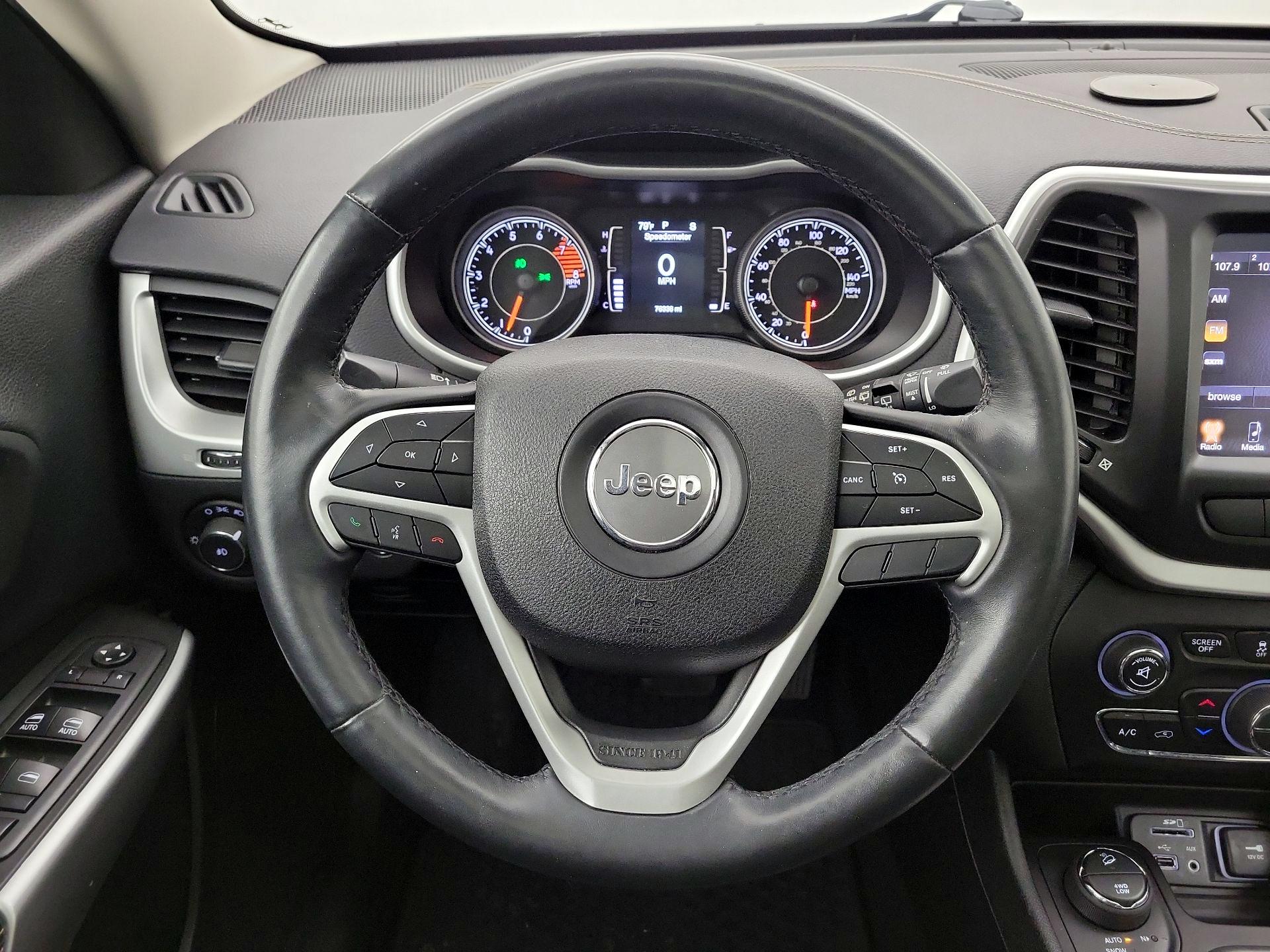 Thumbnail: 2018 Jeep Cherokee - 10