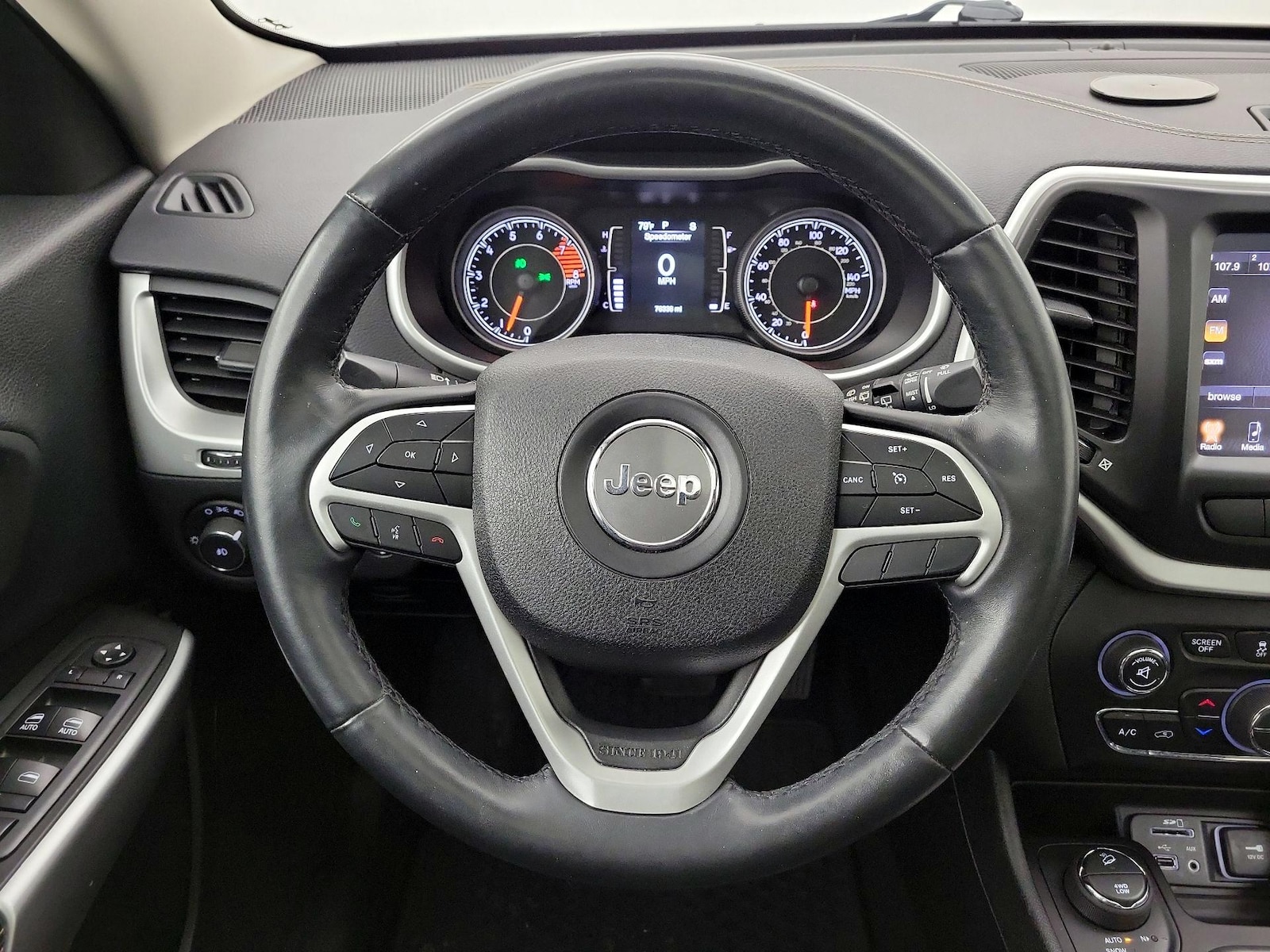 2018 Jeep Cherokee Latitude Plus - Photo 11