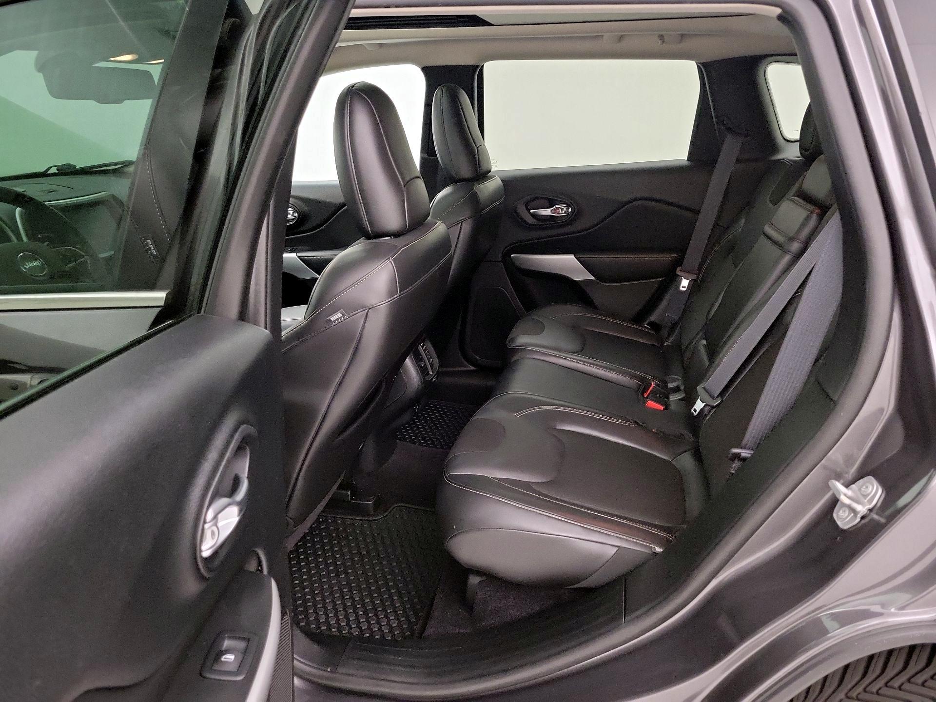 Thumbnail: 2018 Jeep Cherokee - 20