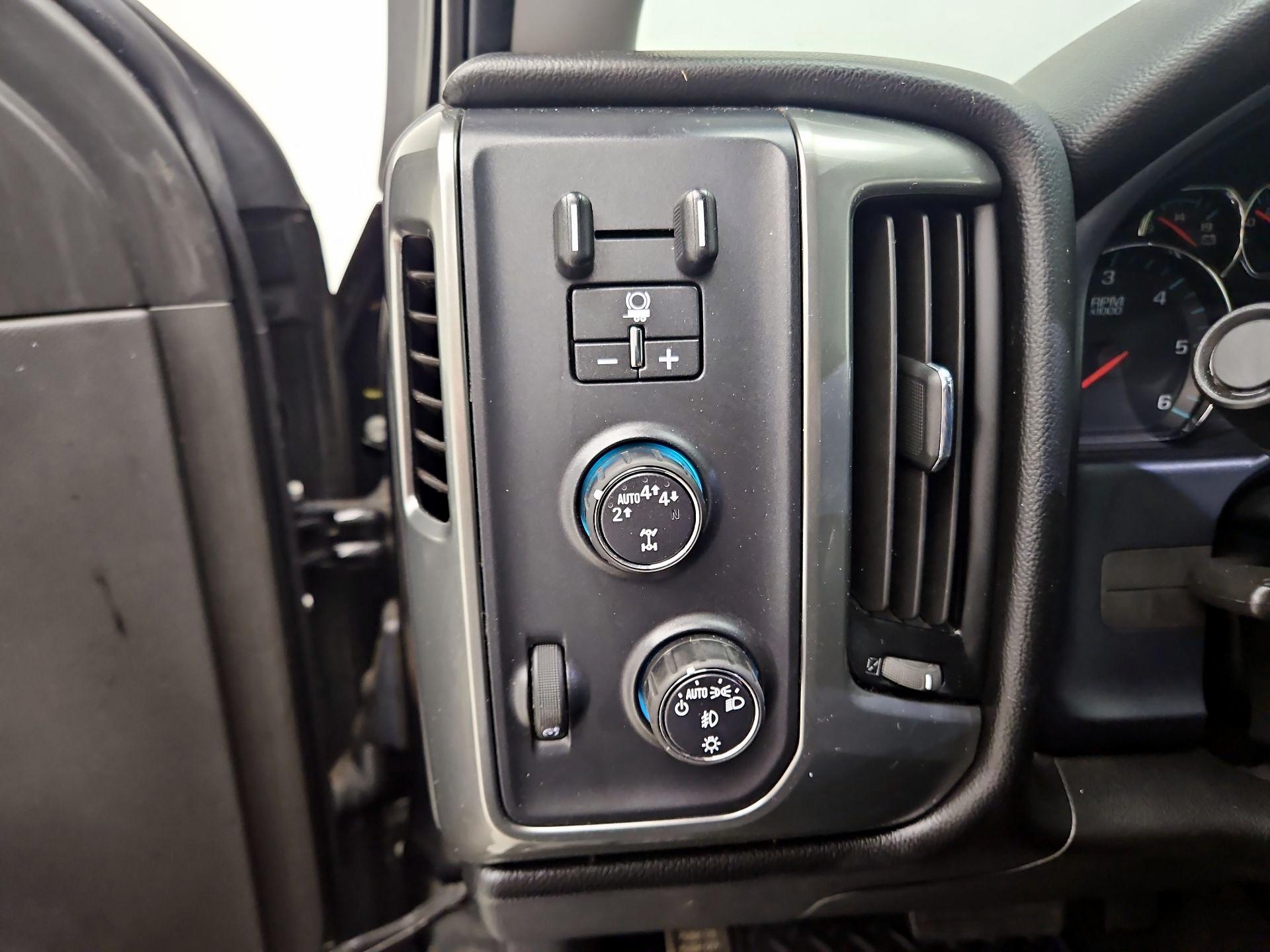 Thumbnail: 2018 Chevrolet Silverado 1500 - 13