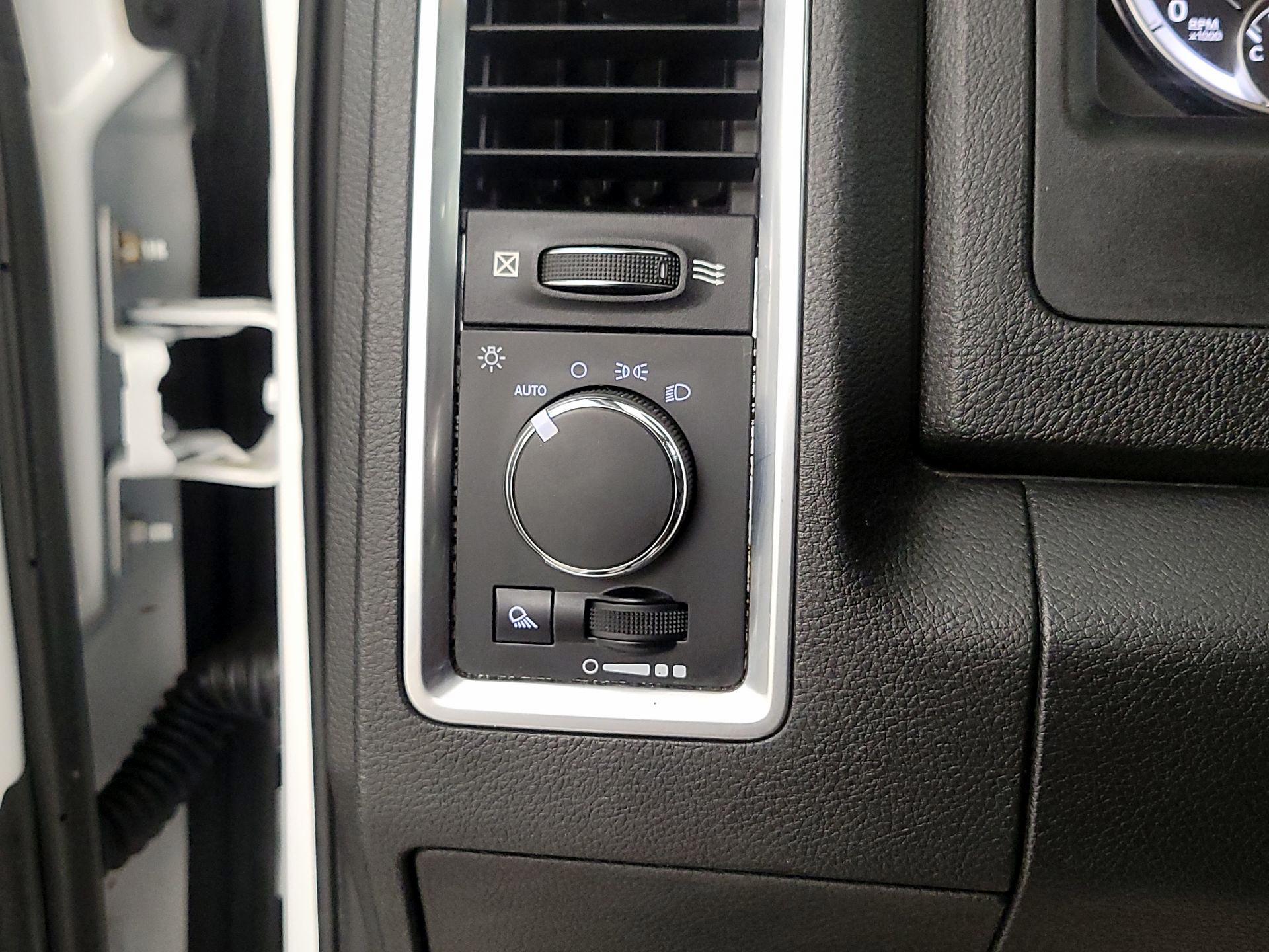 Thumbnail: 2021 RAM 1500 Classic - 13