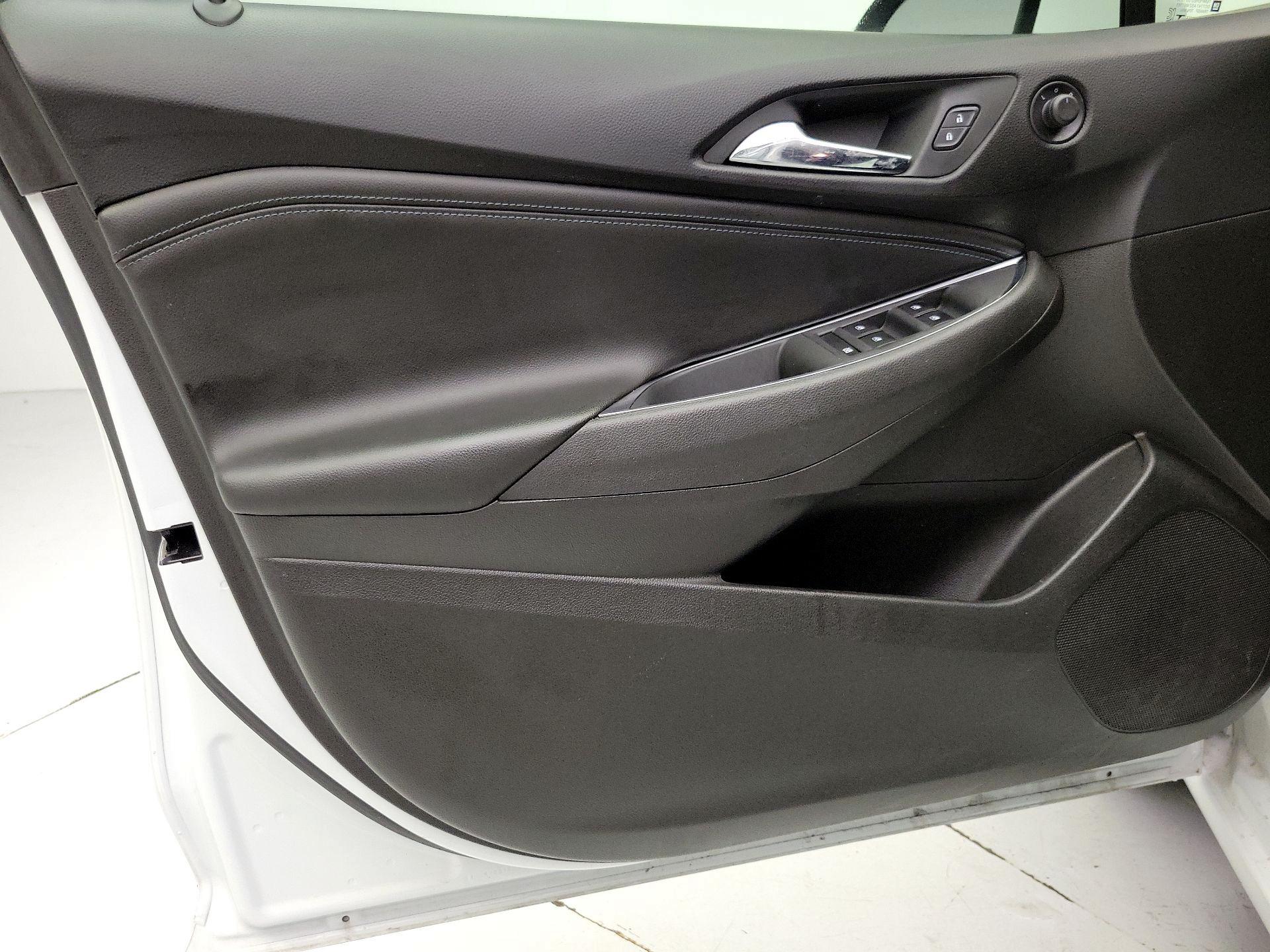 Thumbnail: 2019 Chevrolet Cruze - 12