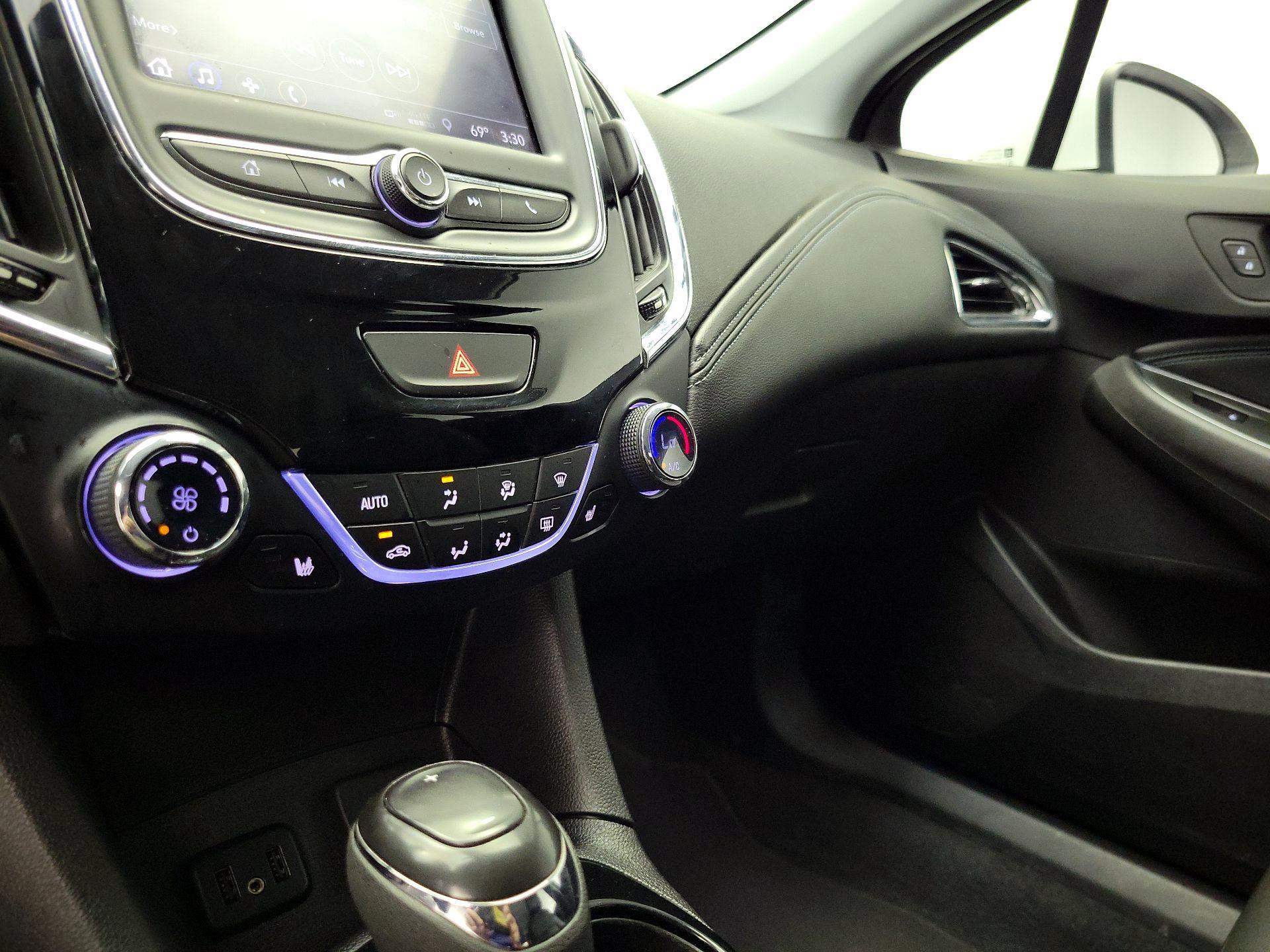 Thumbnail: 2019 Chevrolet Cruze - 16