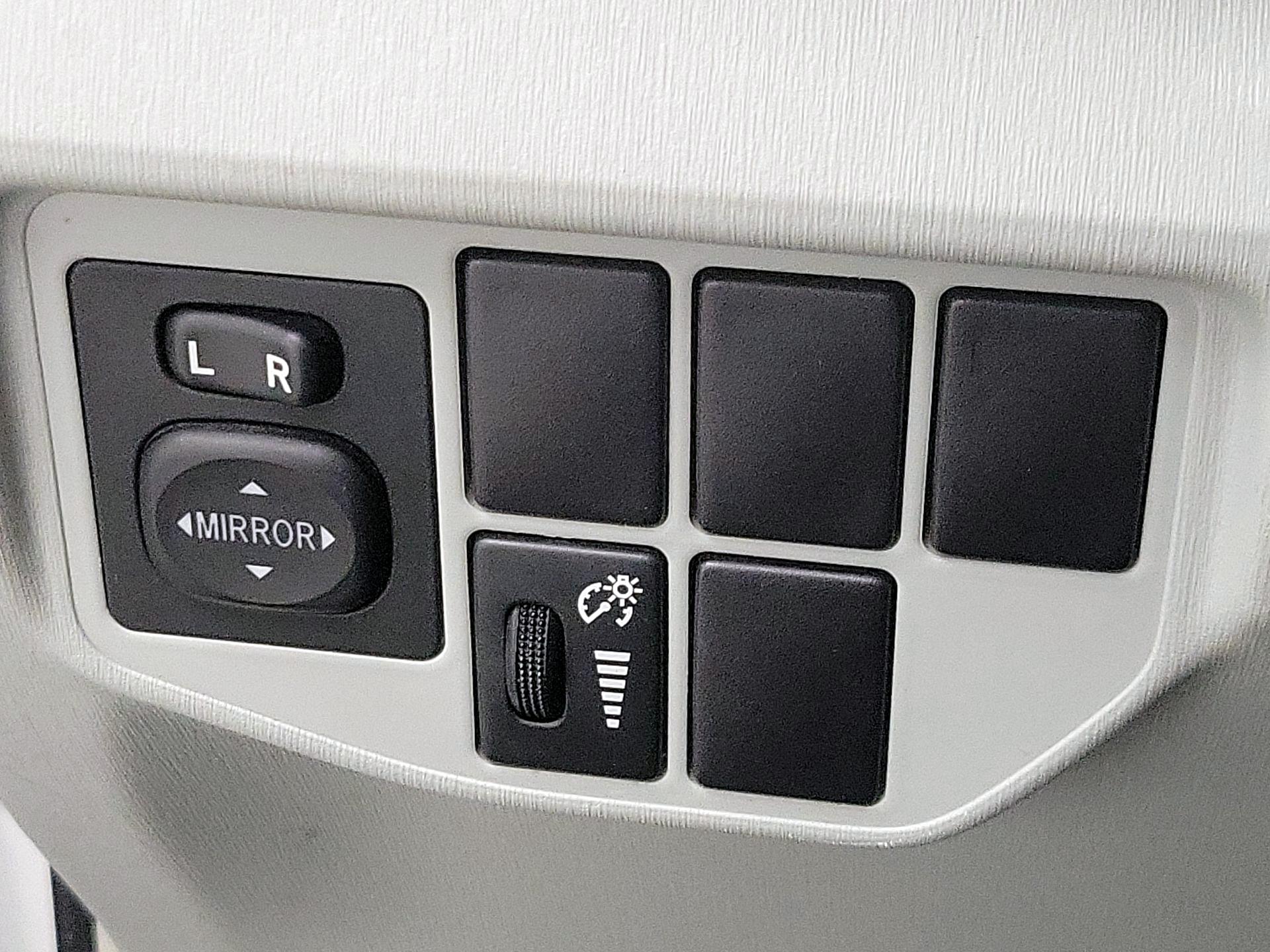 Thumbnail: 2015 Toyota Prius - 13