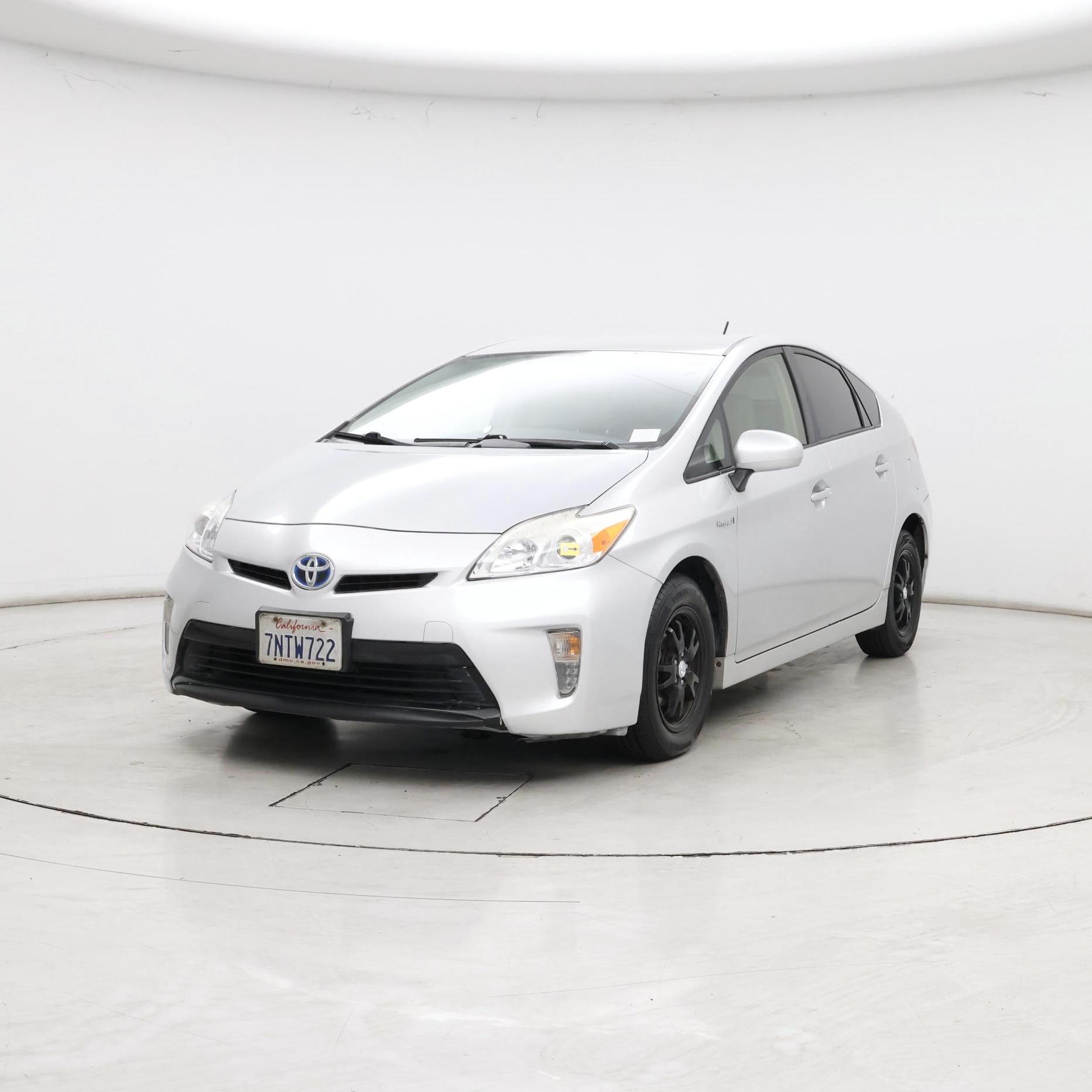 Thumbnail: 2015 Toyota Prius - 4