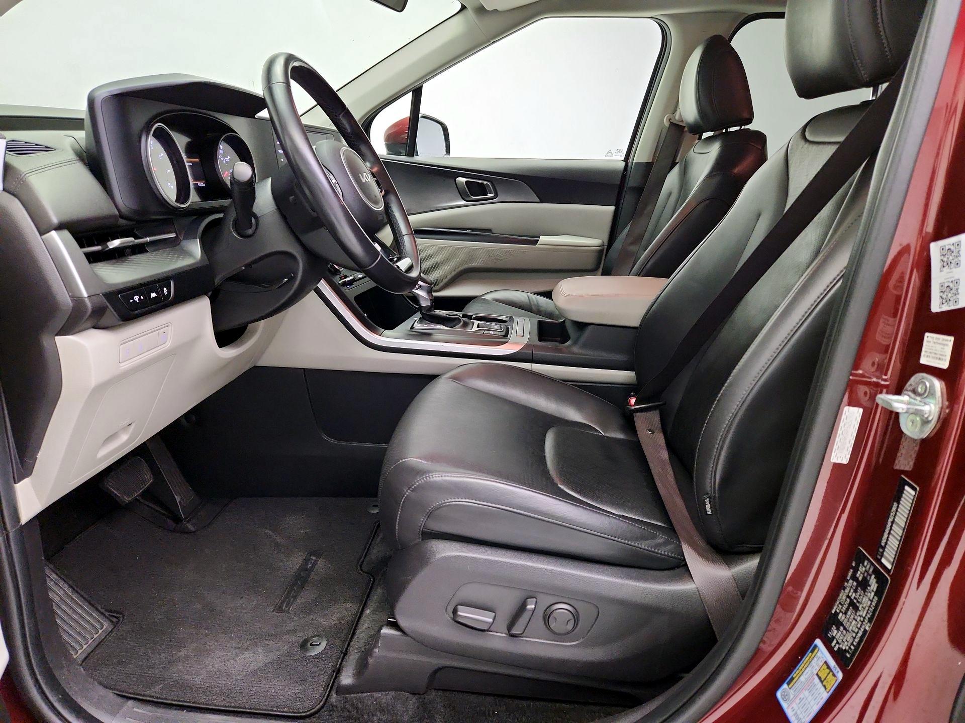 Thumbnail: 2023 Kia Carnival - 11