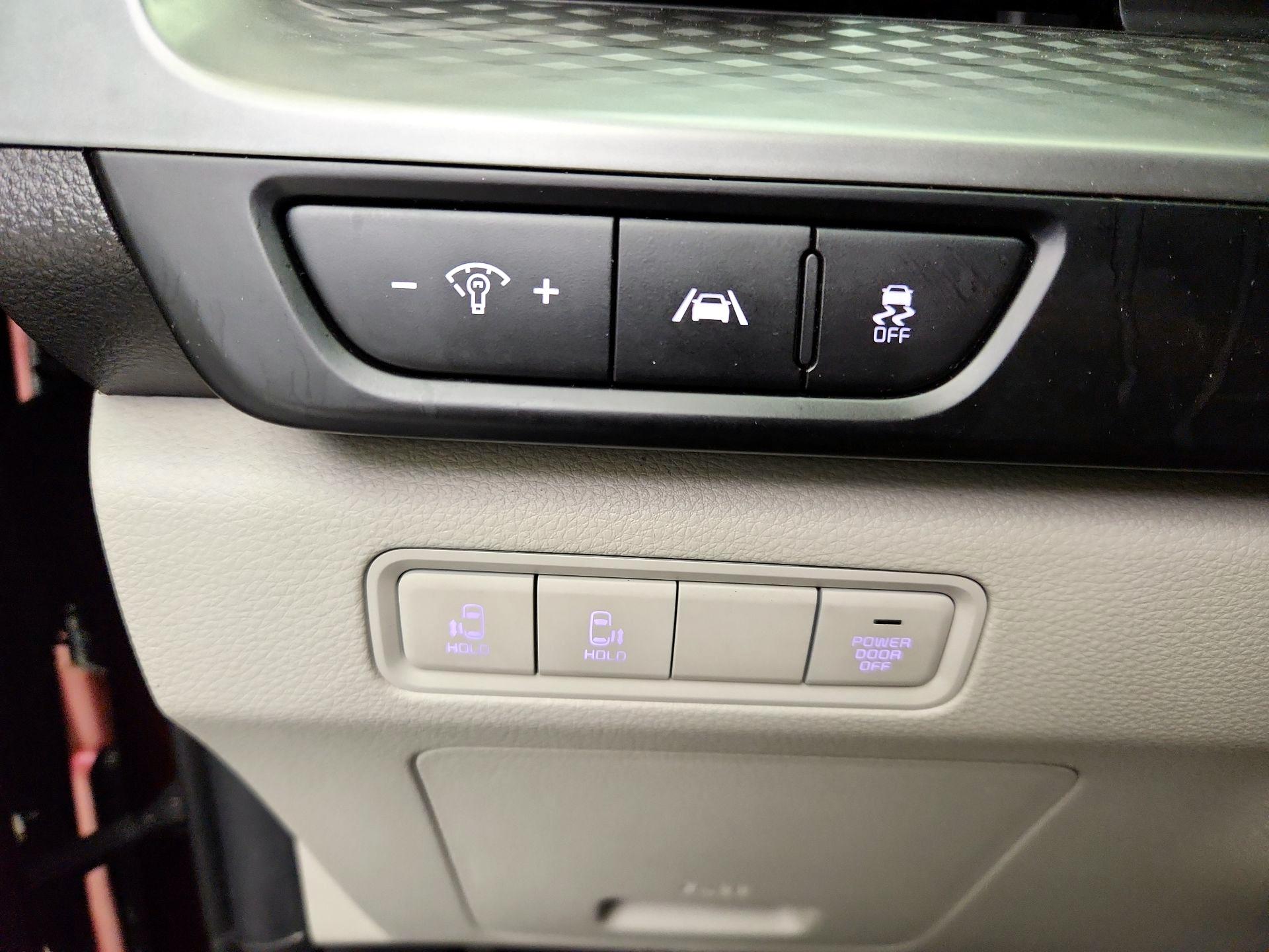Thumbnail: 2023 Kia Carnival - 13