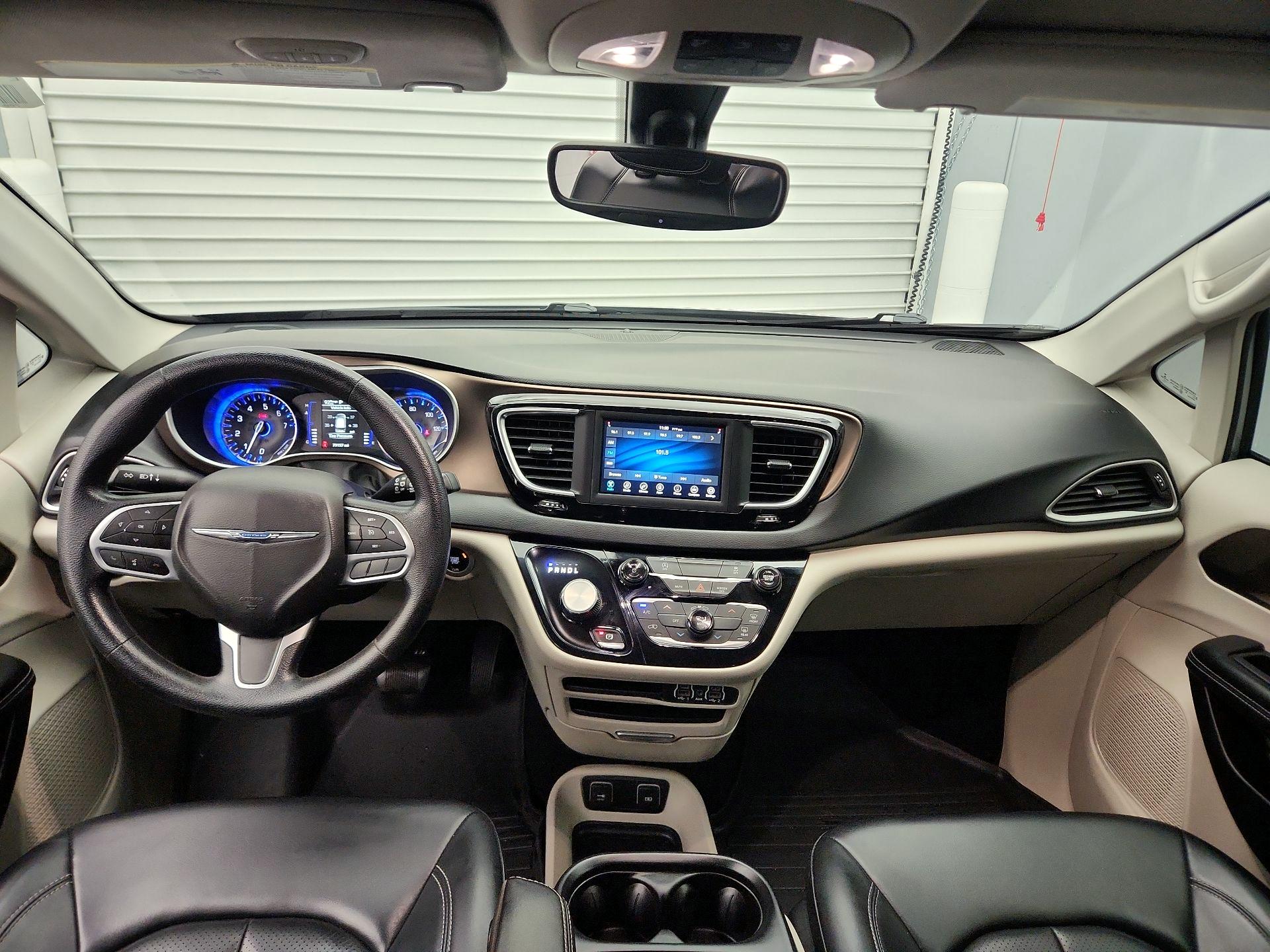 Thumbnail: 2021 Chrysler Voyager - 9