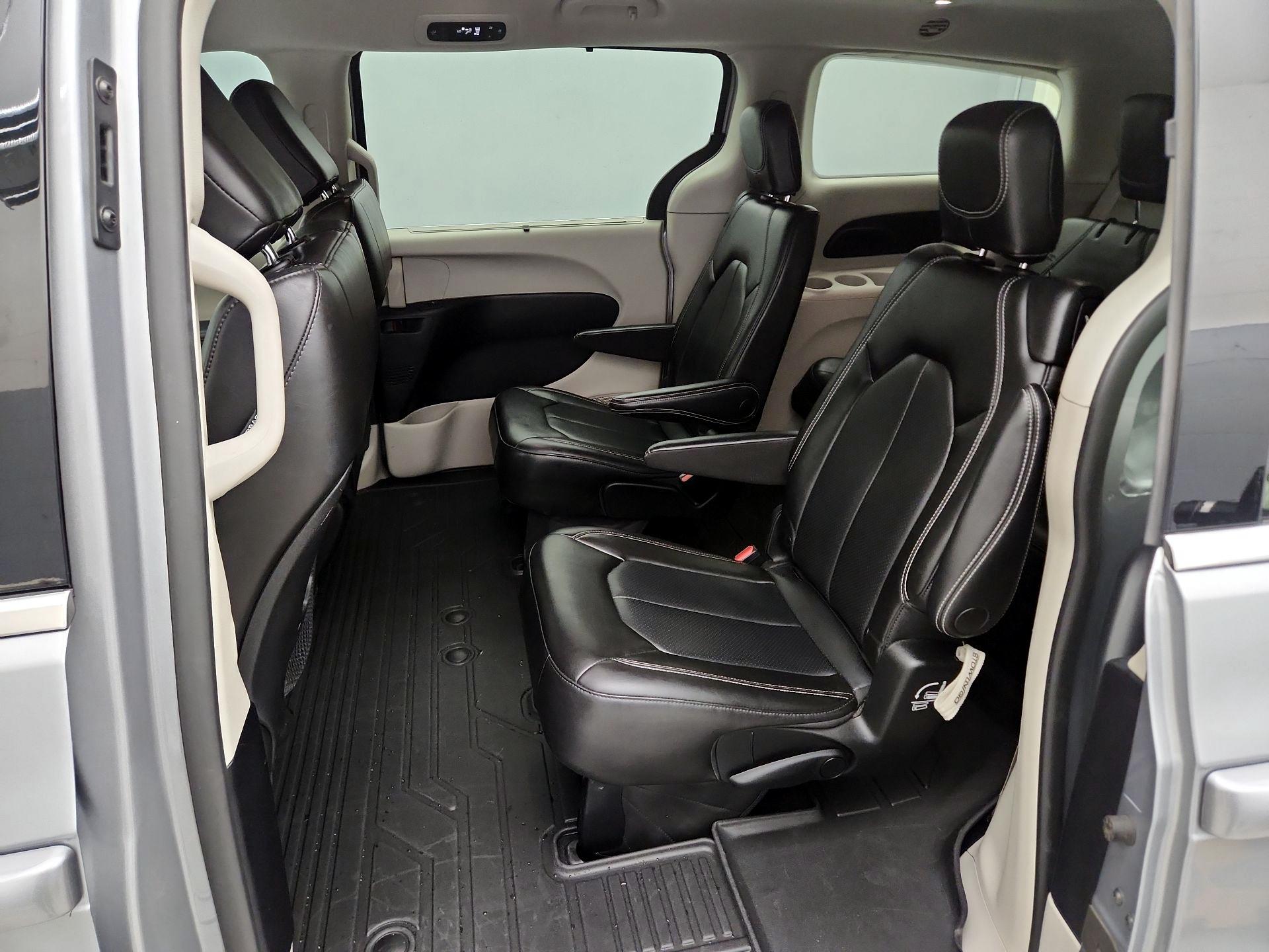 Thumbnail: 2021 Chrysler Voyager - 19