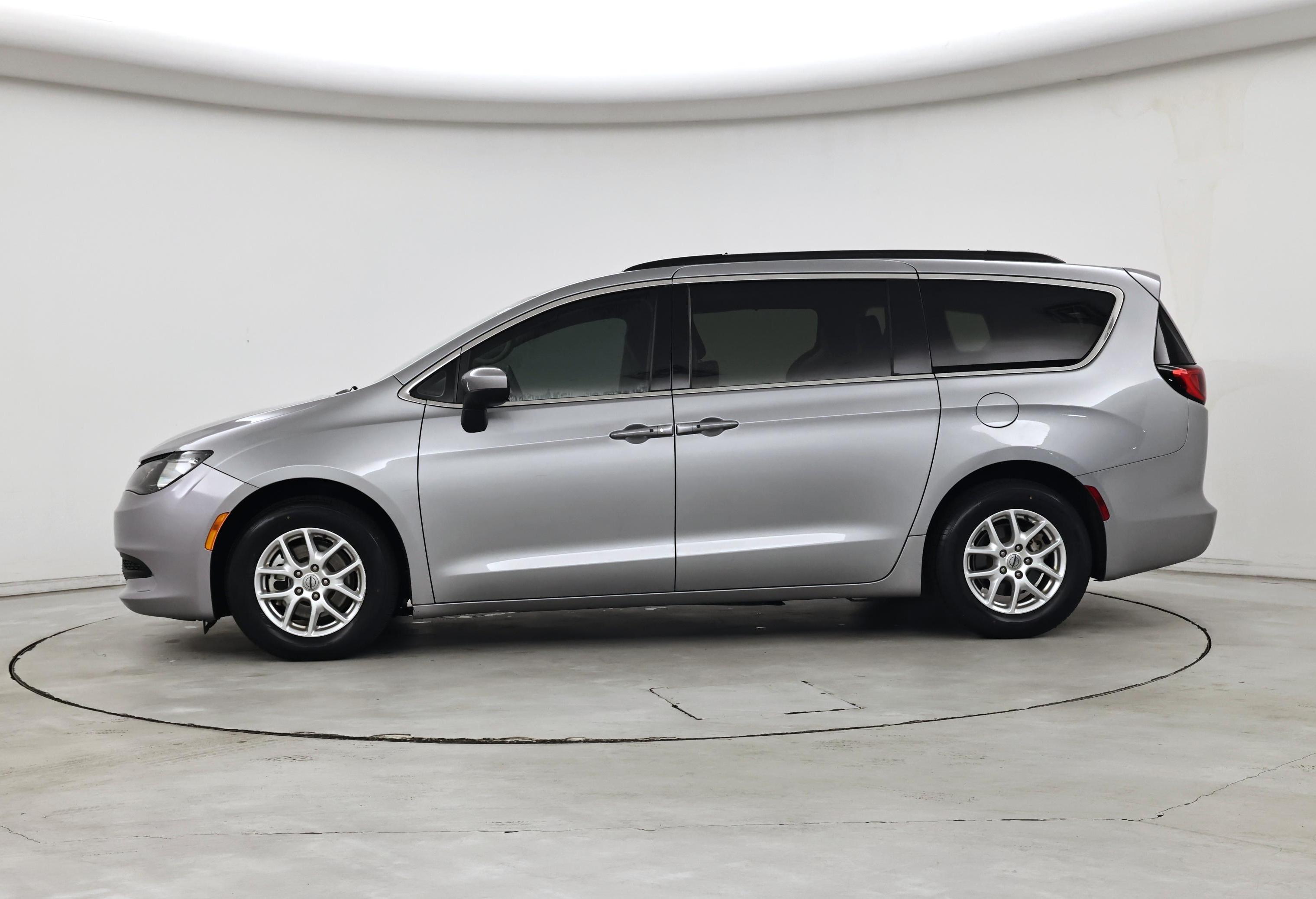 Thumbnail: 2021 Chrysler Voyager - 3