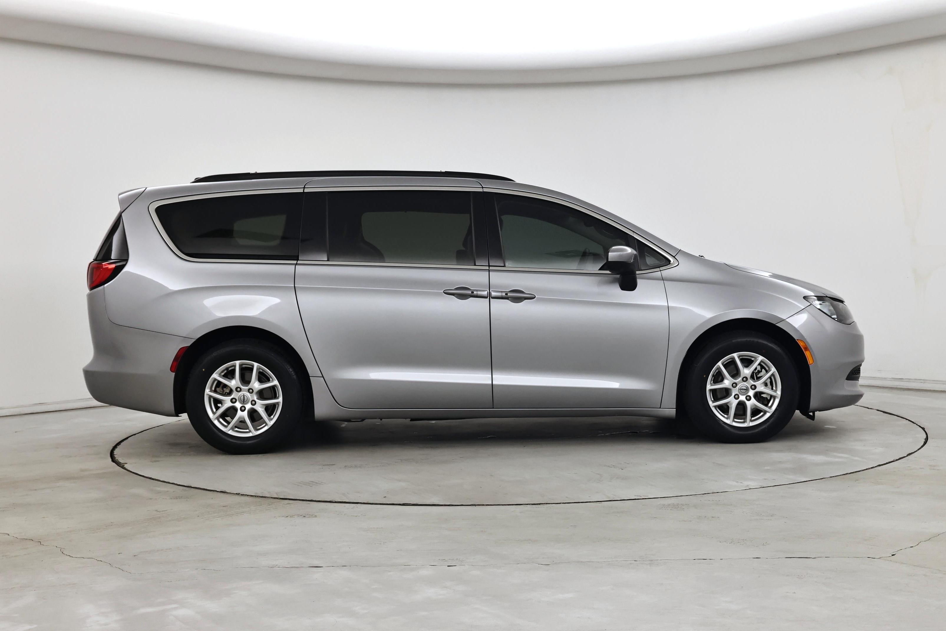 Thumbnail: 2021 Chrysler Voyager - 7