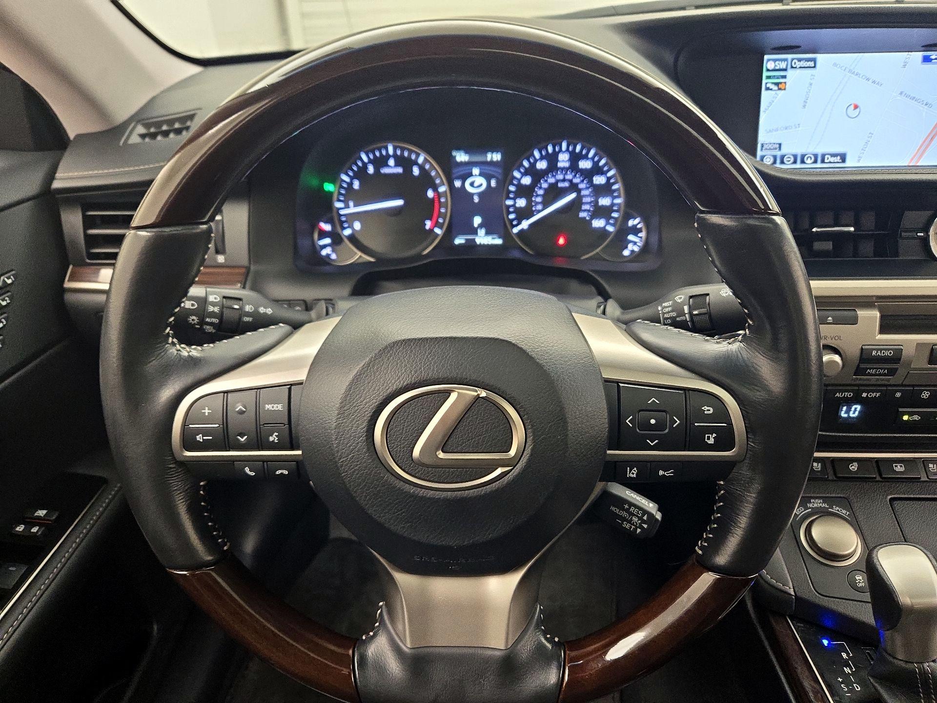 Thumbnail: 2016 Lexus ES - 10
