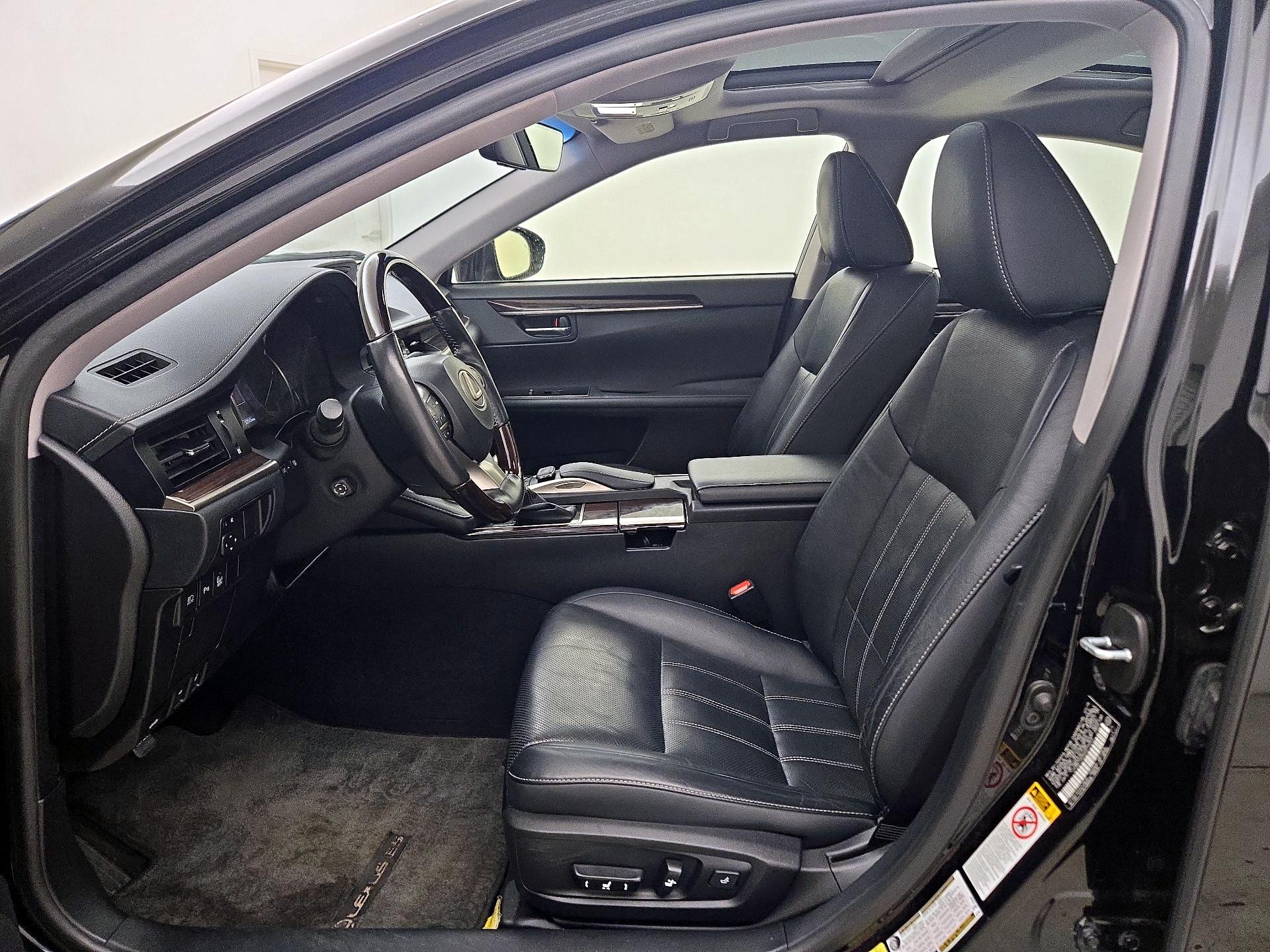 Thumbnail: 2016 Lexus ES - 11