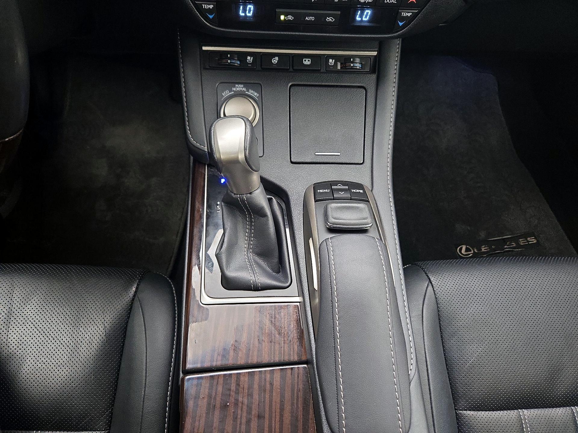 Thumbnail: 2016 Lexus ES - 17
