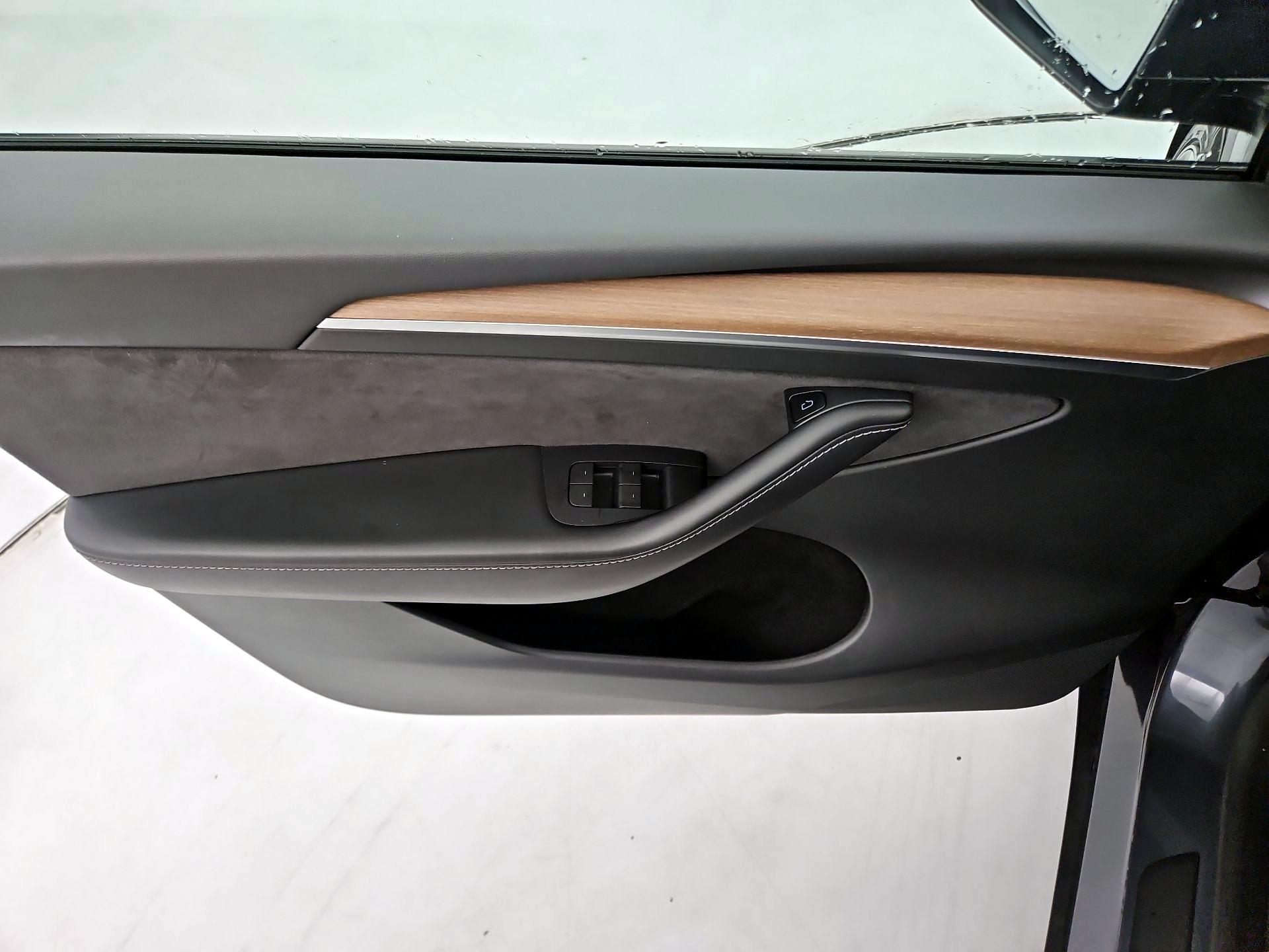 Thumbnail: 2023 Tesla Model Y - 12