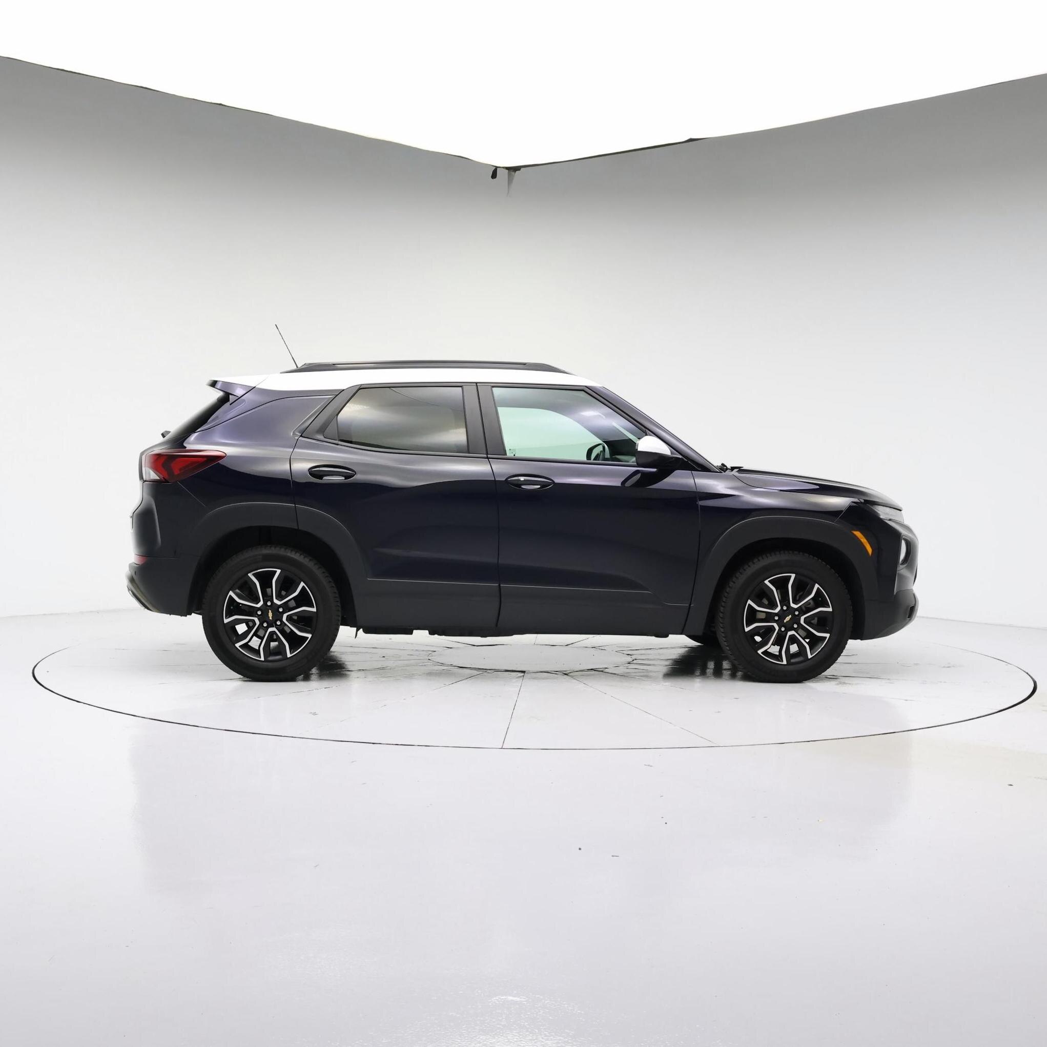 Thumbnail: 2021 Chevrolet TrailBlazer - 3