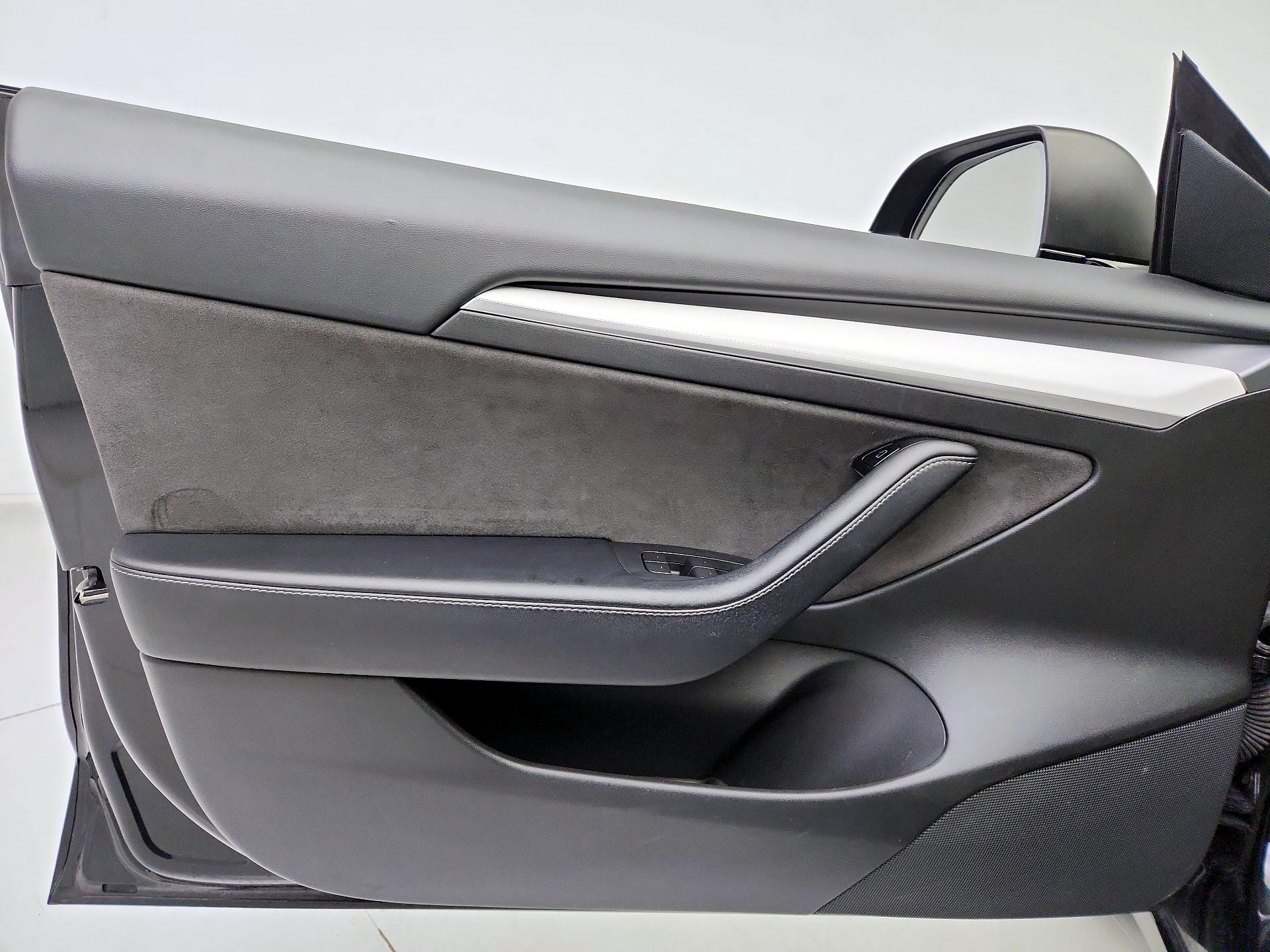 Thumbnail: 2021 Tesla Model 3 - 12