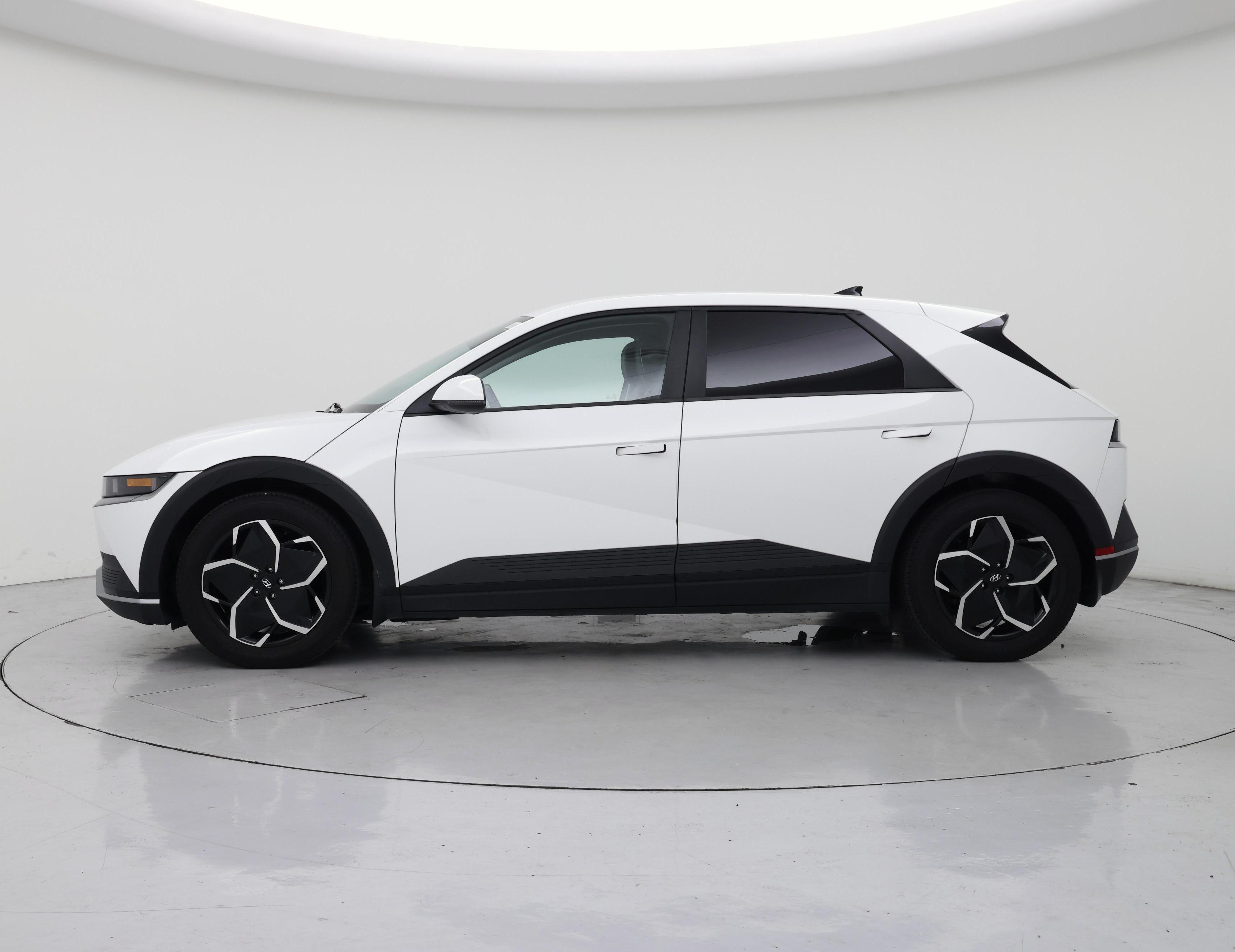 Thumbnail: 2022 Hyundai Ioniq 5 - 3