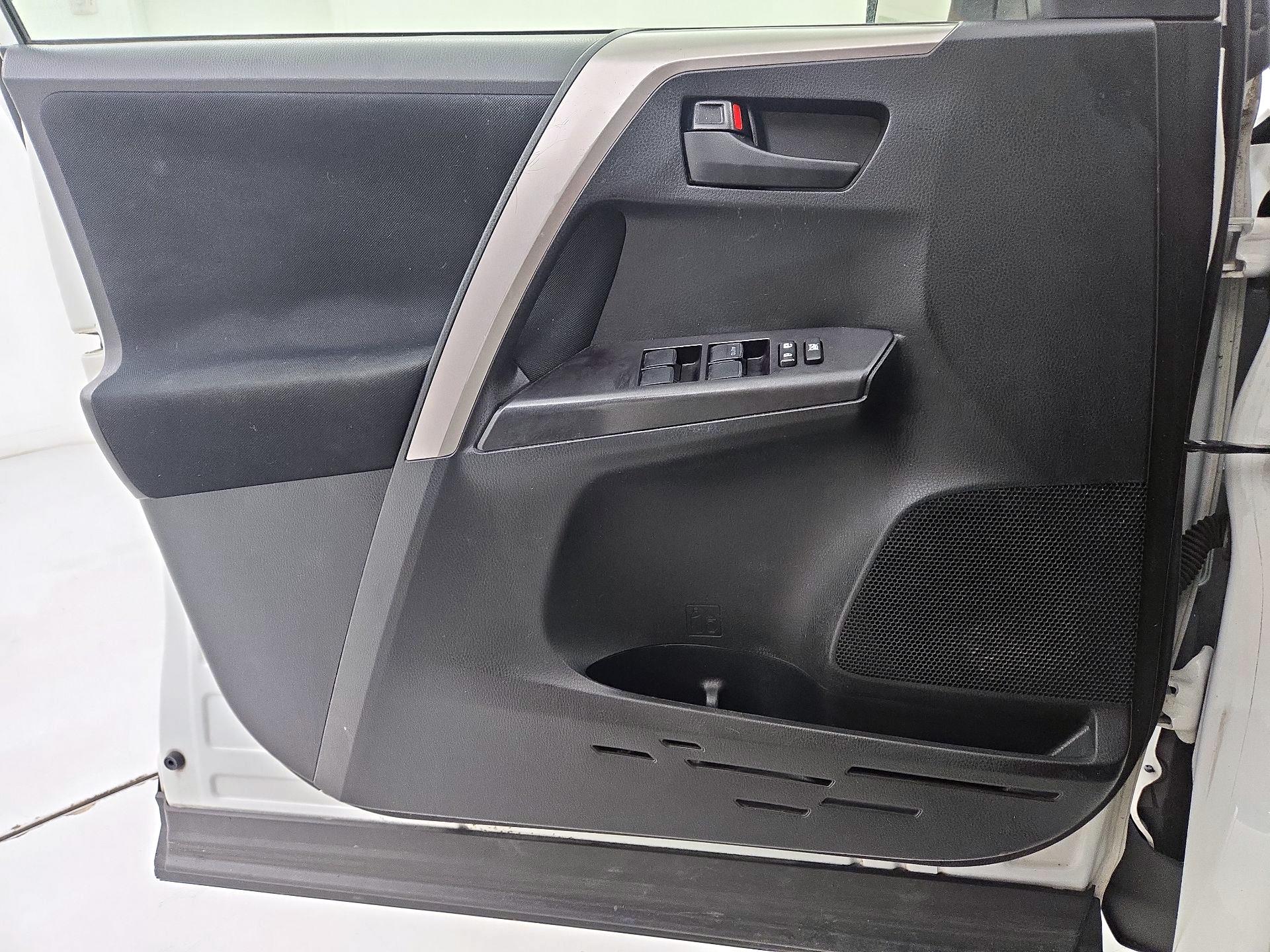 Thumbnail: 2016 Toyota RAV4 - 12