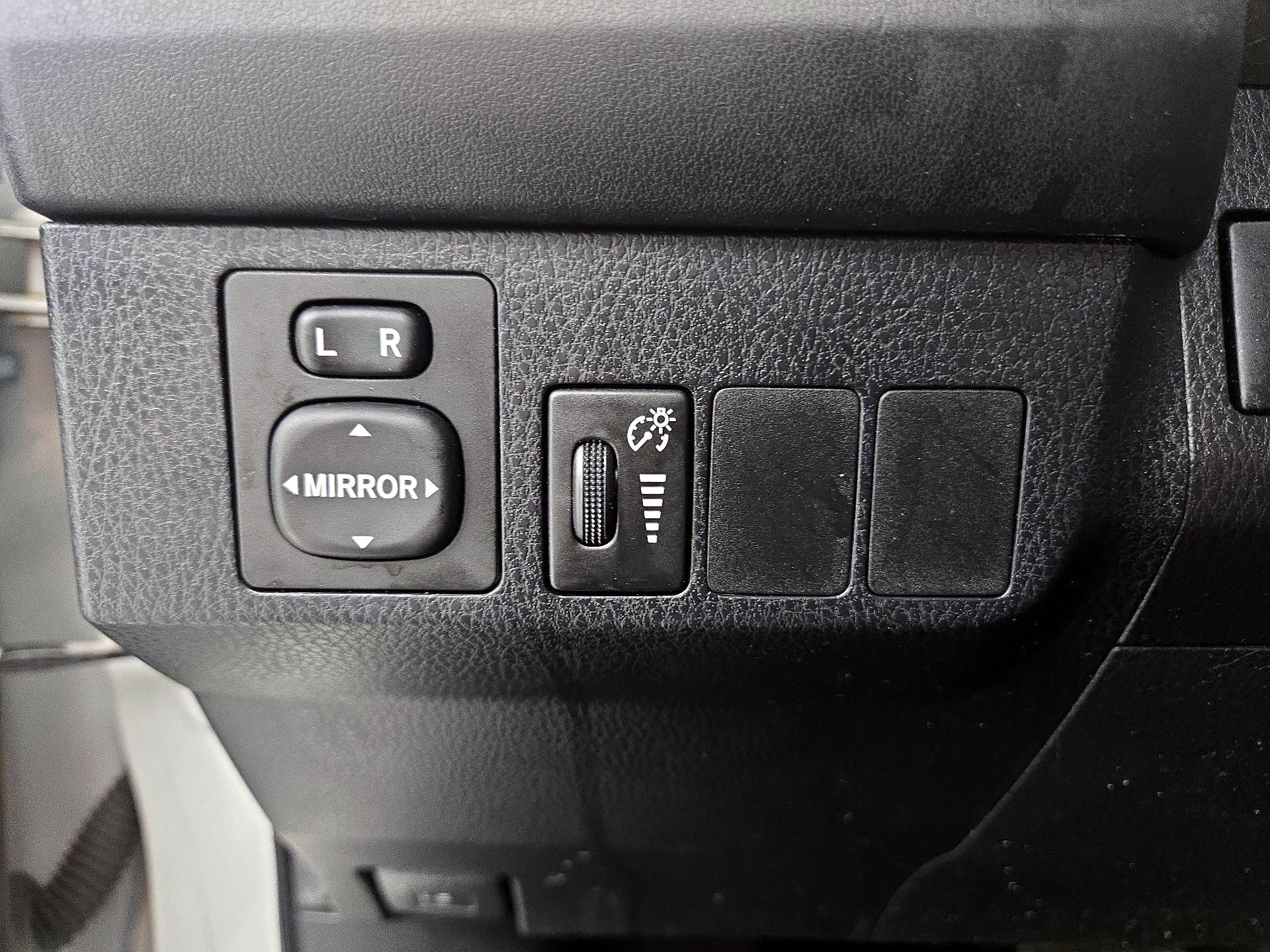 Thumbnail: 2016 Toyota RAV4 - 13