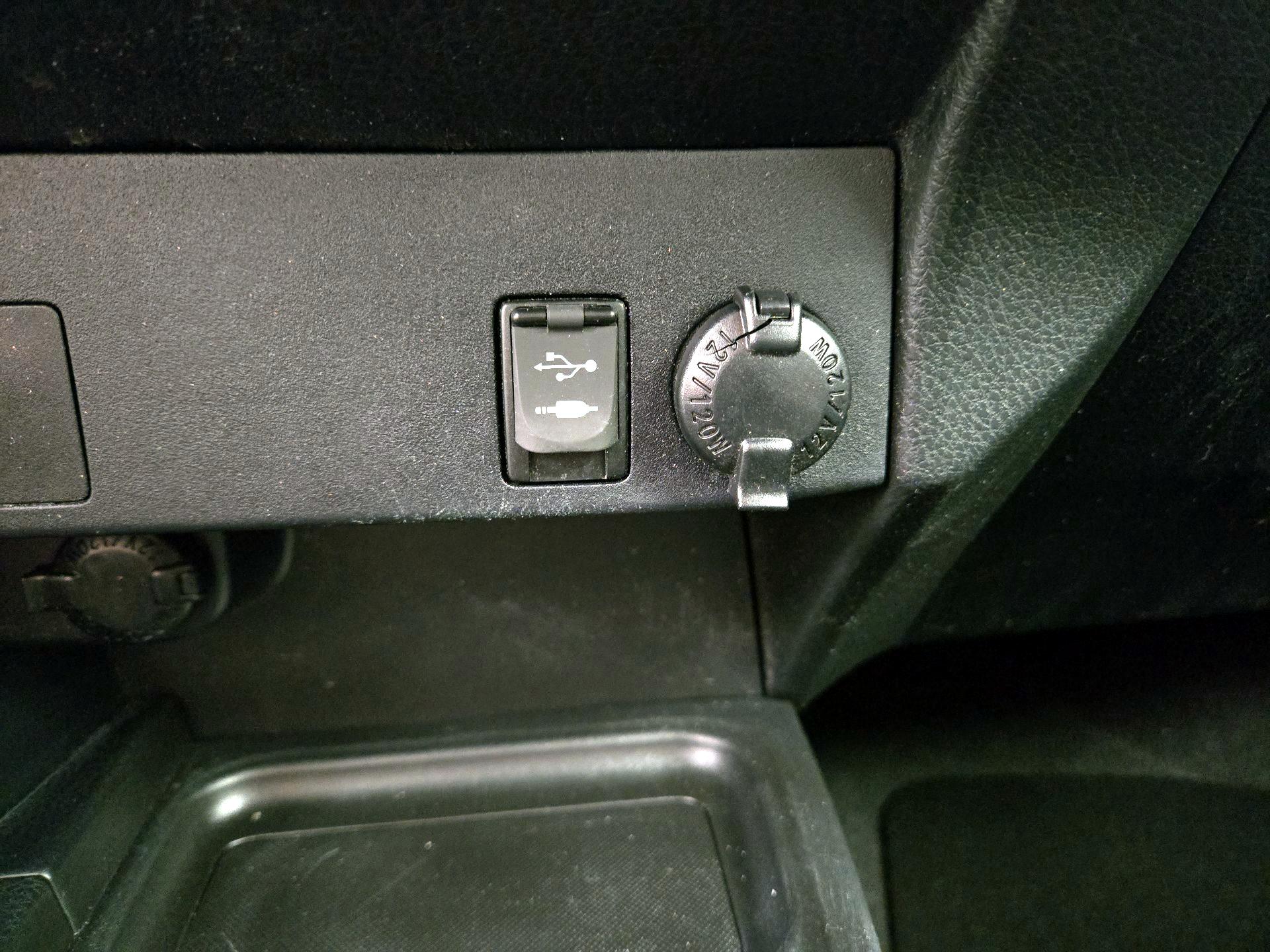 Thumbnail: 2016 Toyota RAV4 - 18