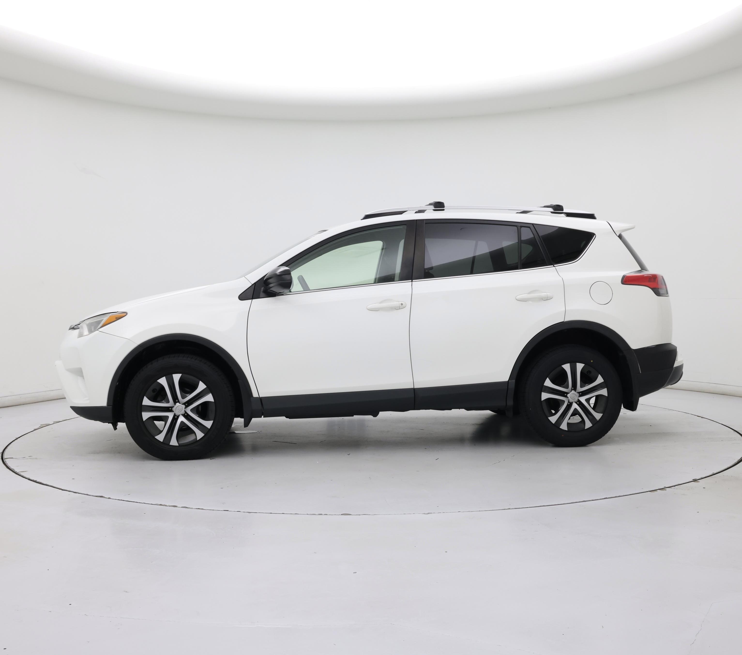 Thumbnail: 2016 Toyota RAV4 - 3