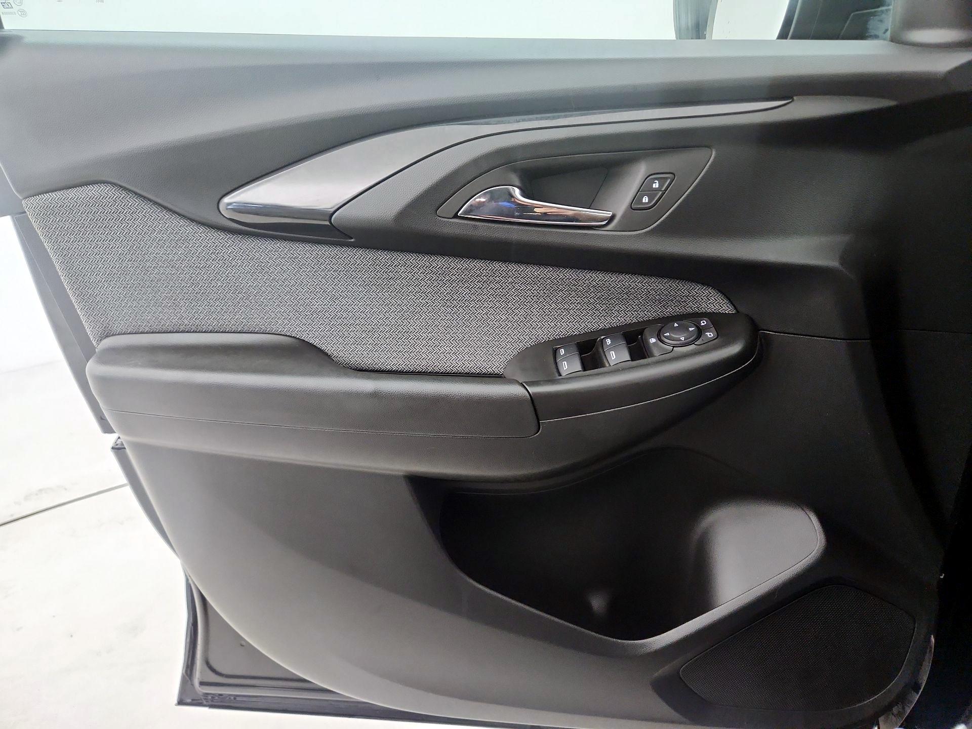 Thumbnail: 2023 Chevrolet TrailBlazer - 12