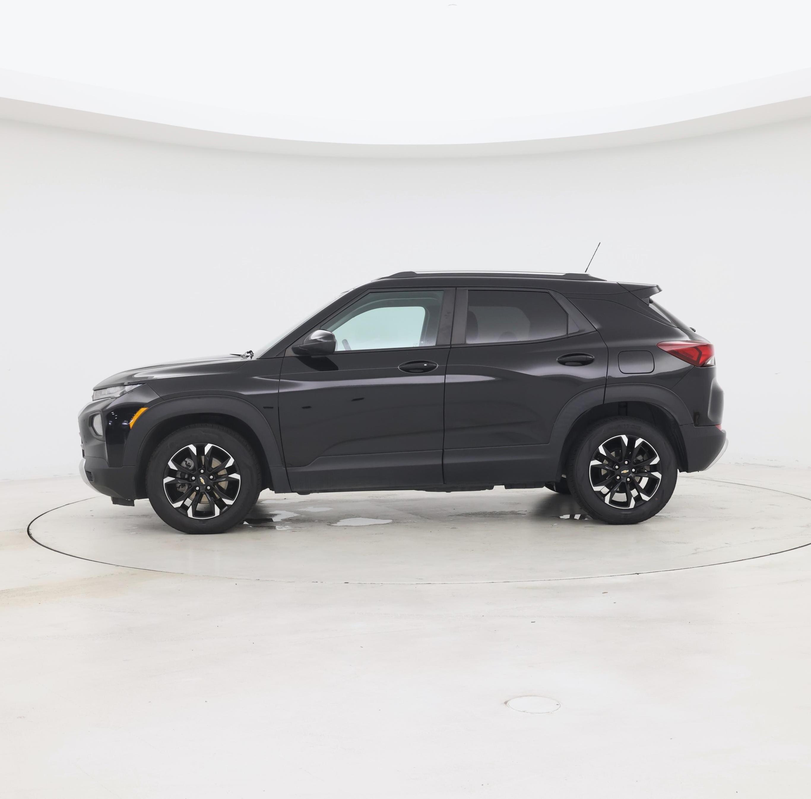 Thumbnail: 2023 Chevrolet TrailBlazer - 3