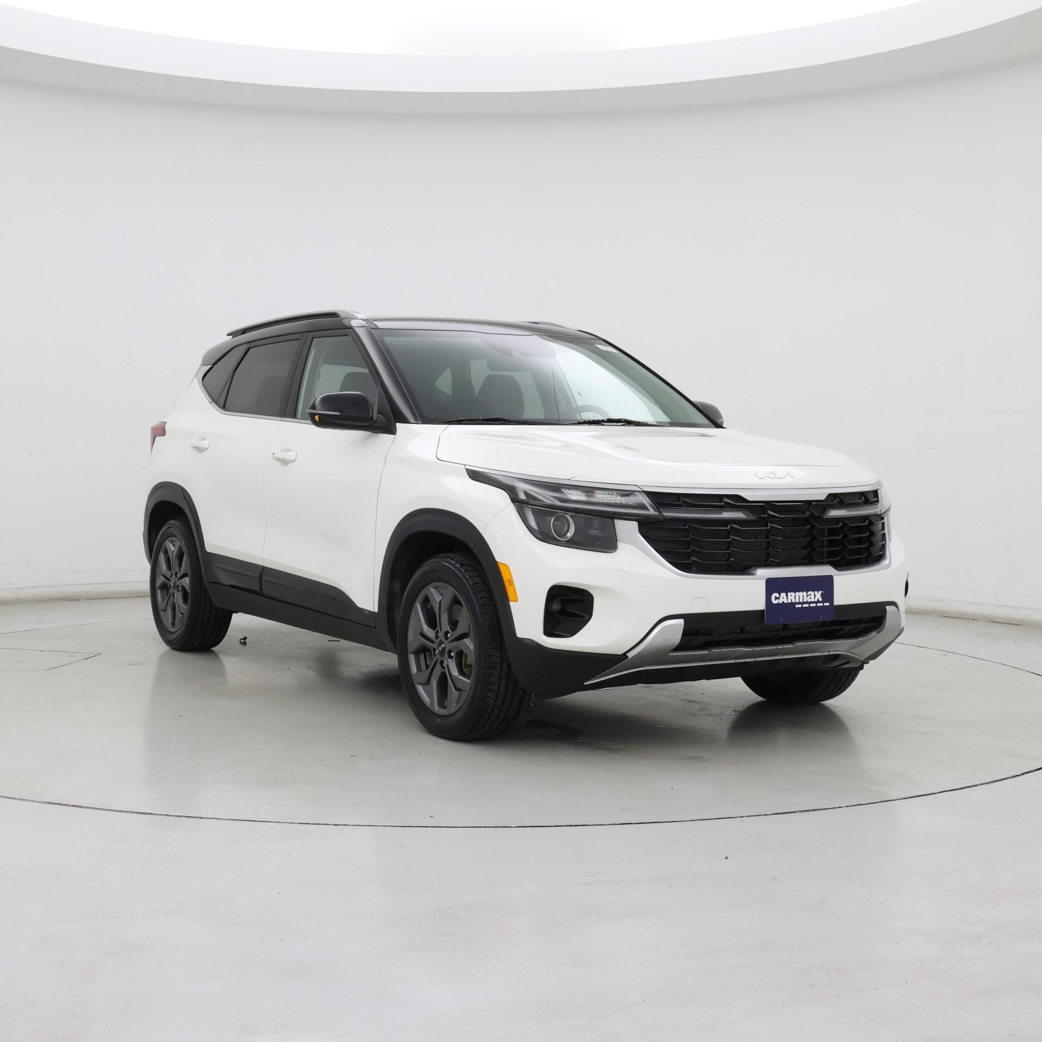 White 2024 Kia Seltos SUV / Crossover All-Wheel Drive Automatic