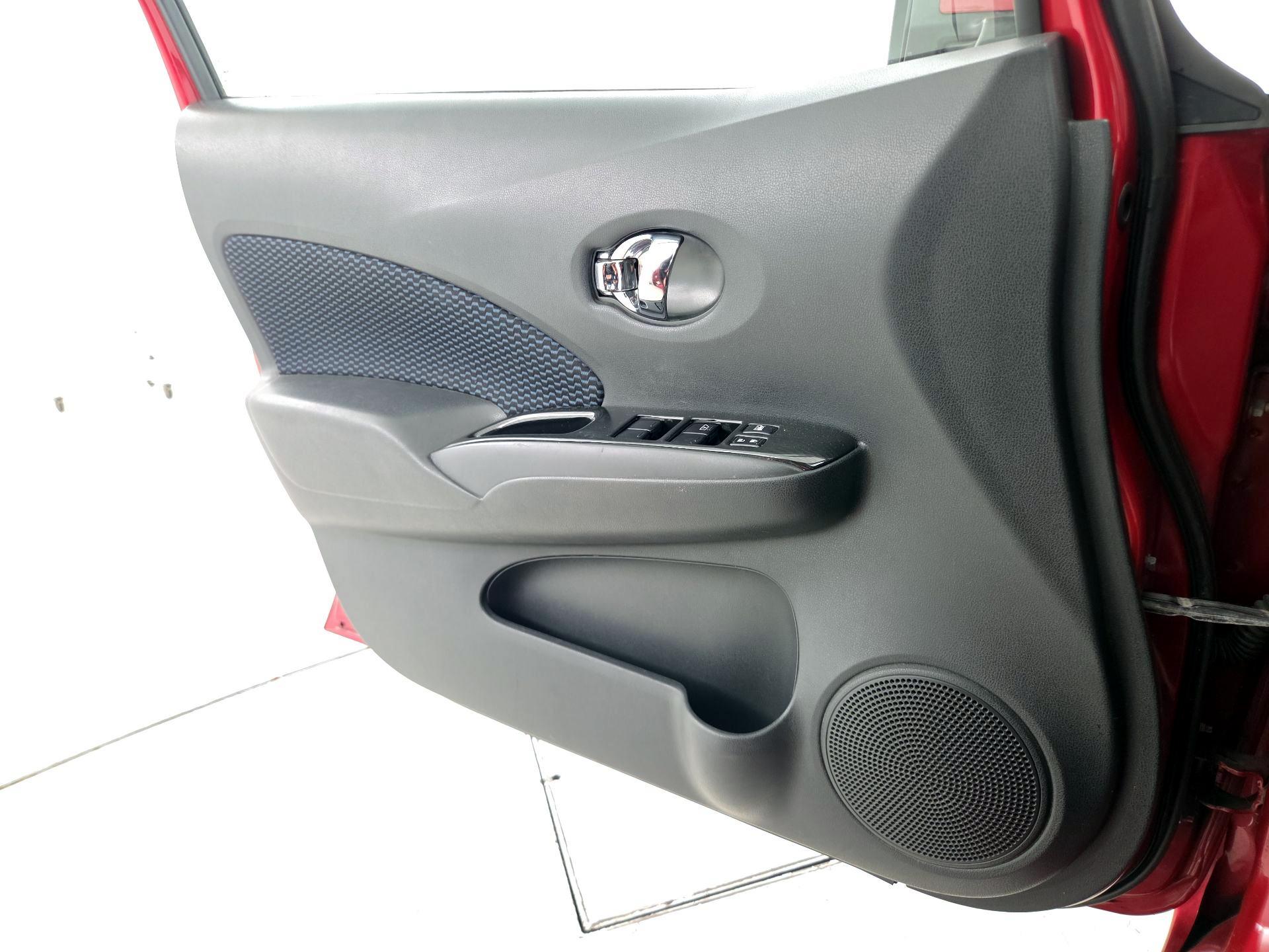 Thumbnail: 2014 Nissan Versa Note - 12