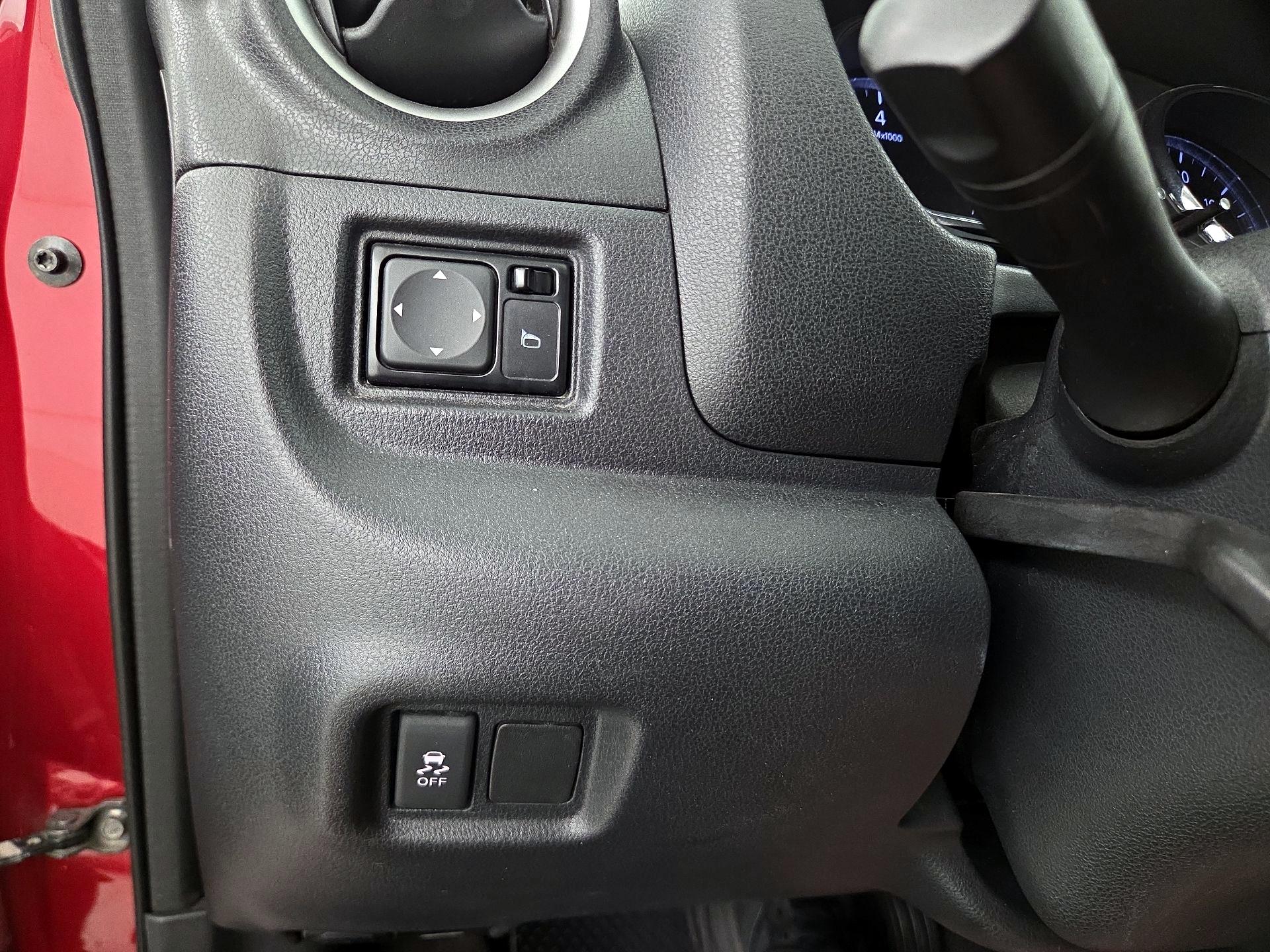 Thumbnail: 2014 Nissan Versa Note - 13