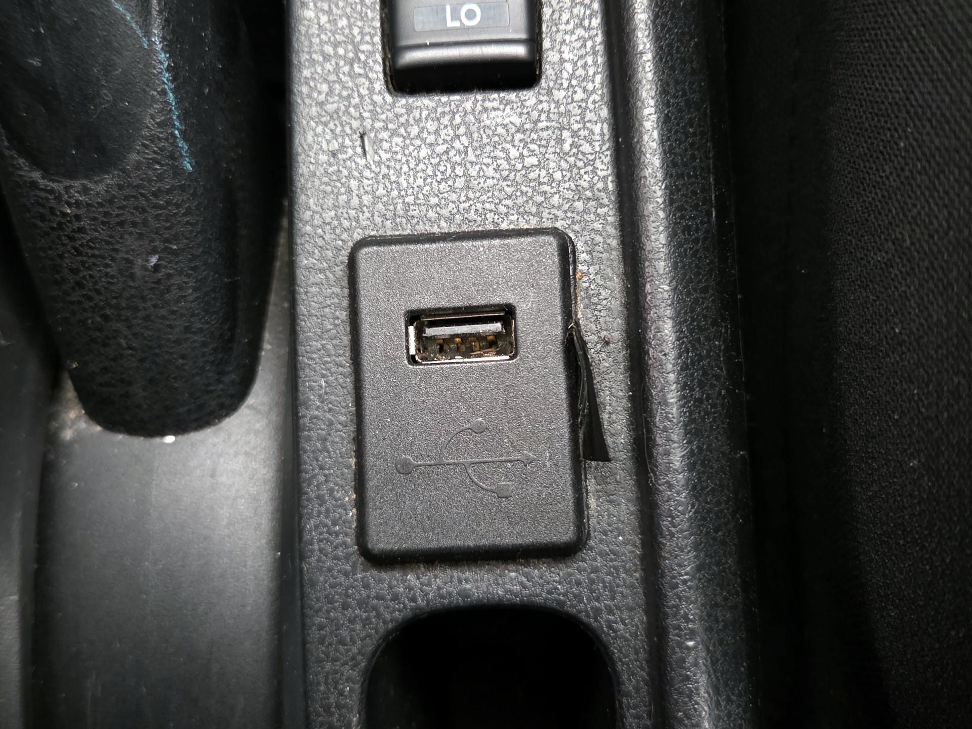 Thumbnail: 2014 Nissan Versa Note - 18