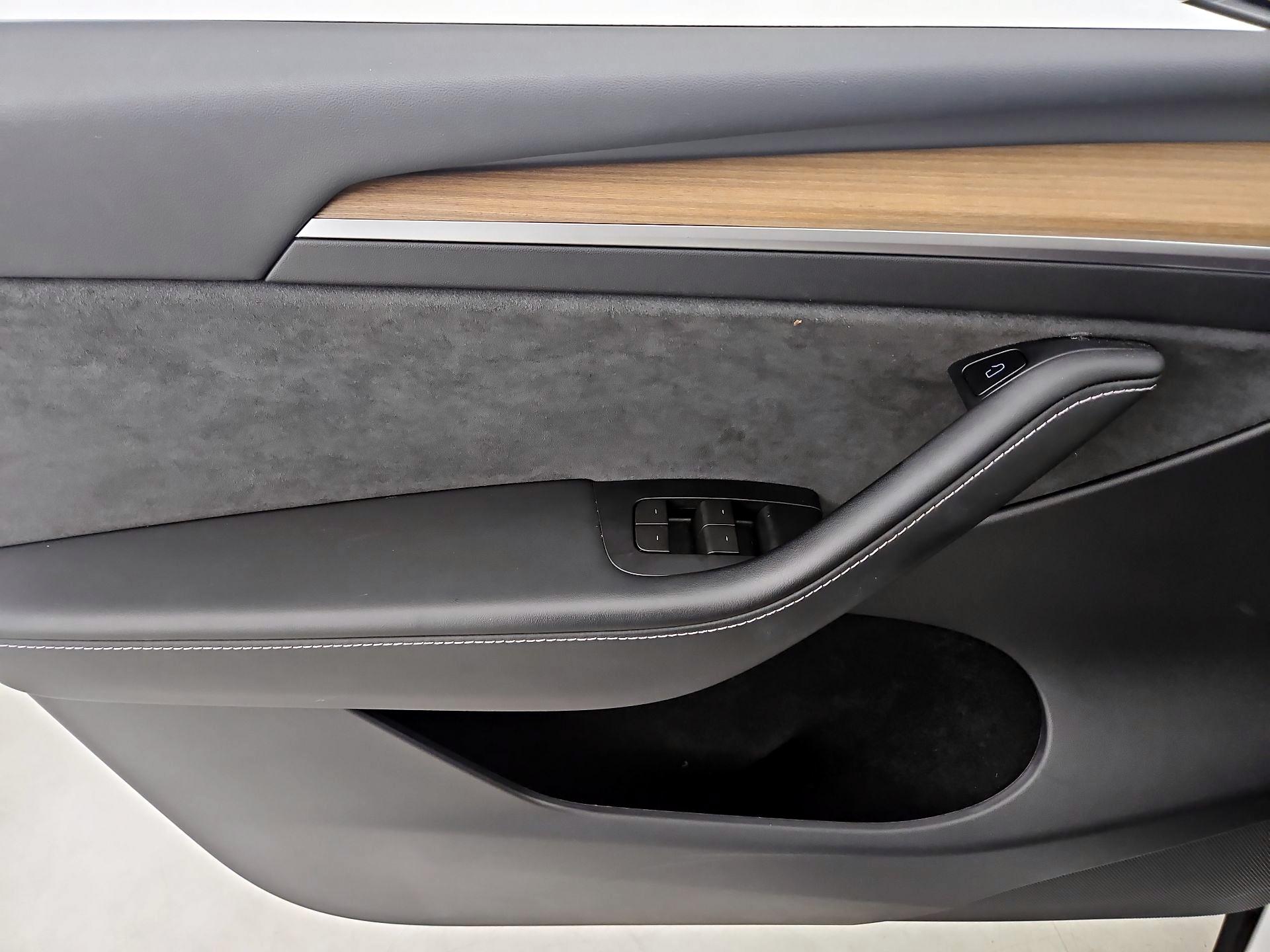 Thumbnail: 2023 Tesla Model Y - 12