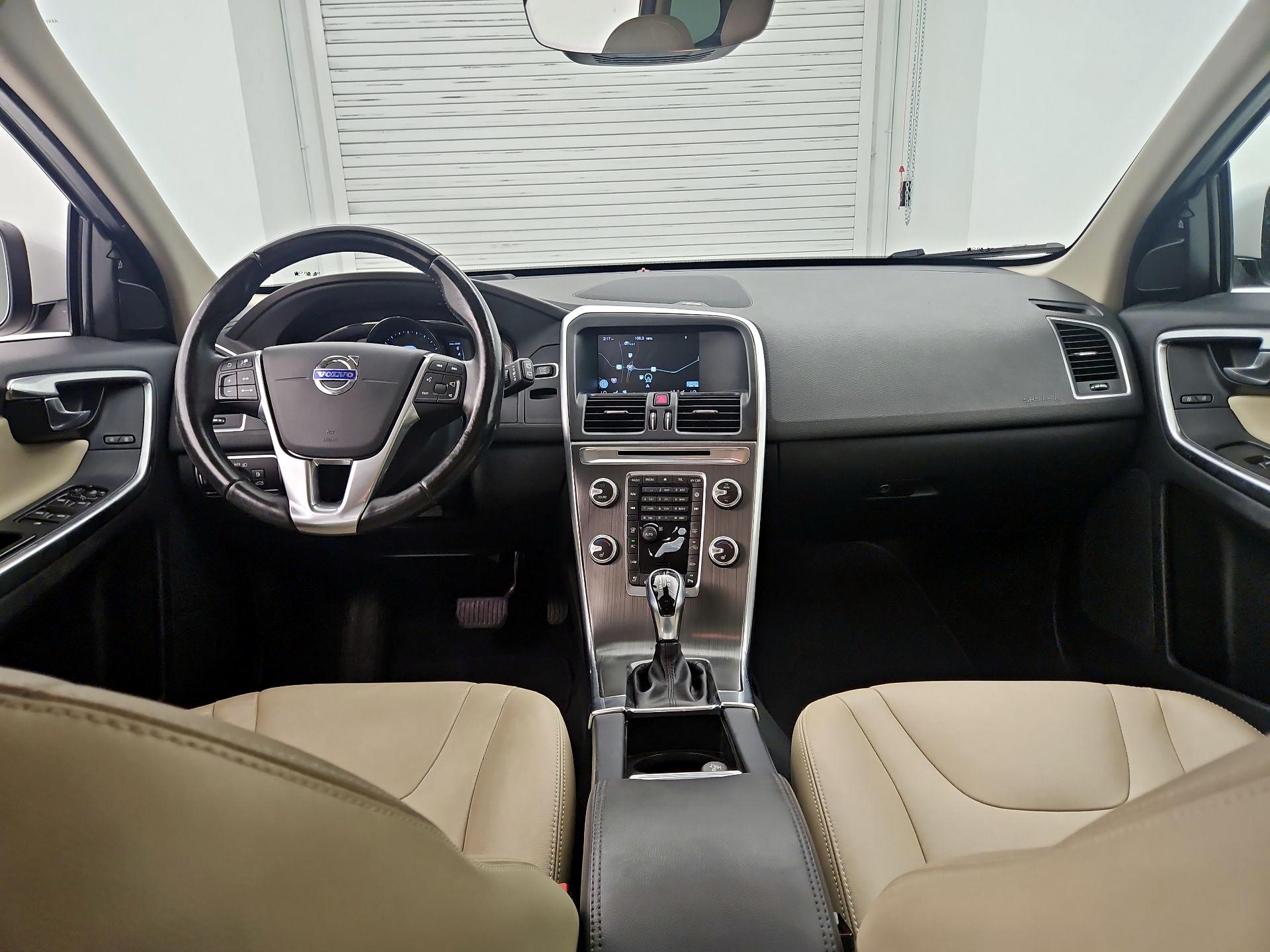 Thumbnail: 2016 Volvo XC60 - 9