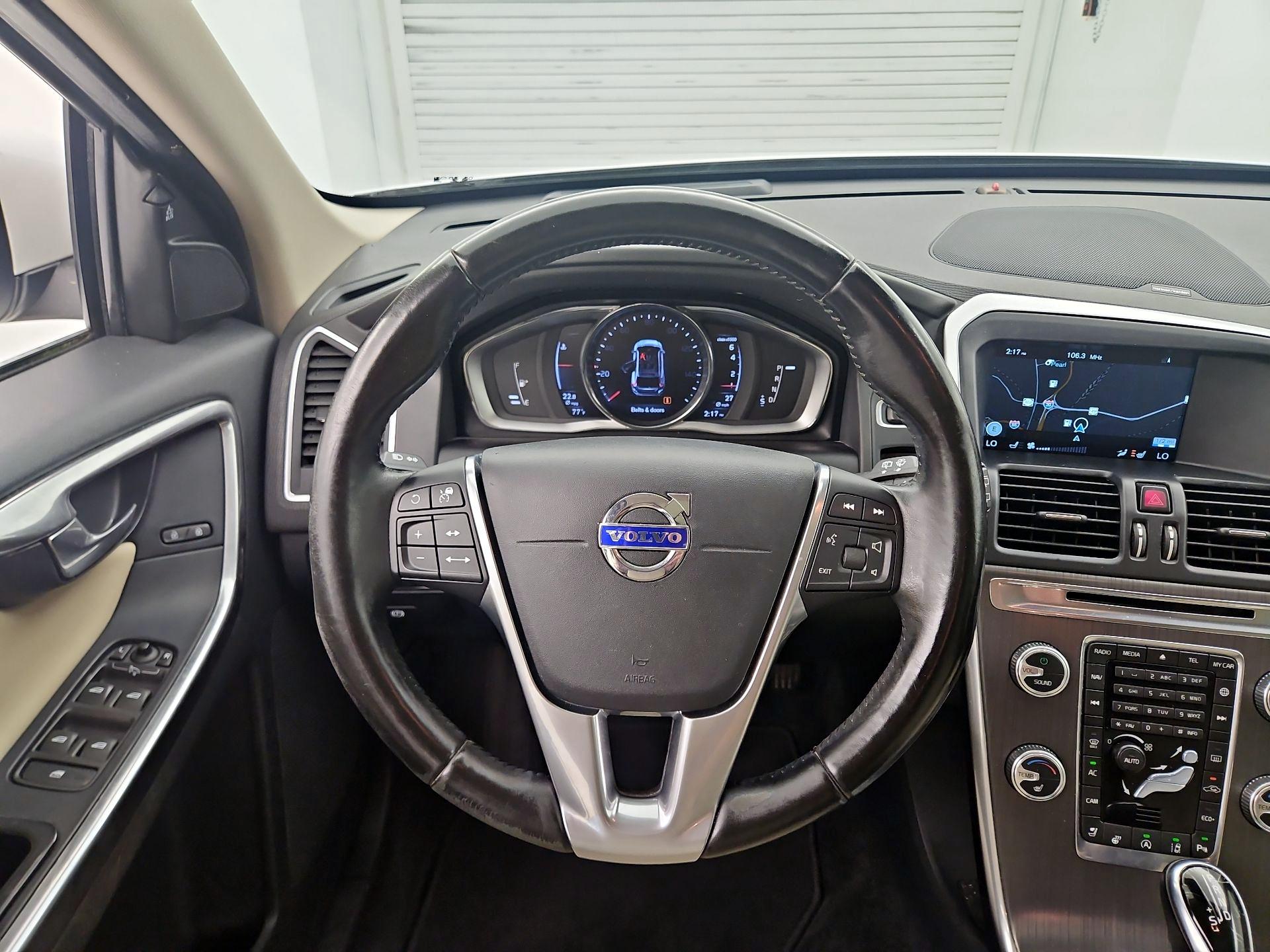Thumbnail: 2016 Volvo XC60 - 10