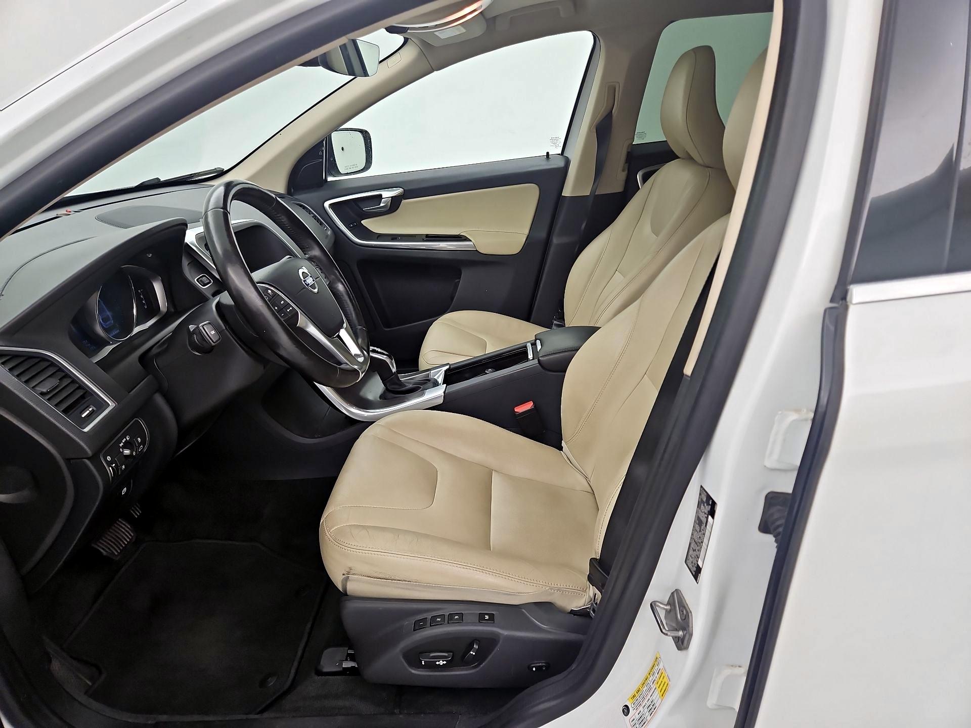 Thumbnail: 2016 Volvo XC60 - 11