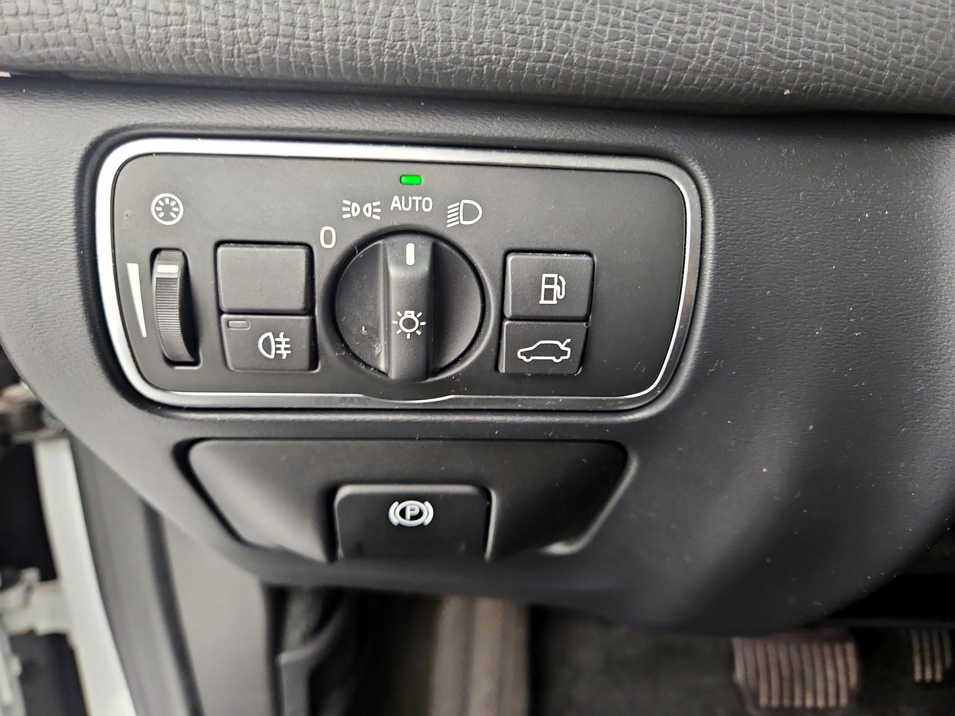 Thumbnail: 2016 Volvo XC60 - 13